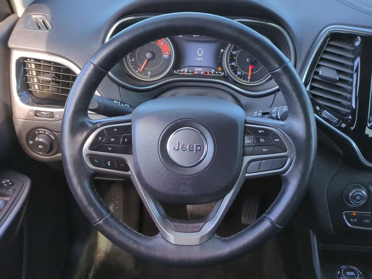 Thumbnail: 2019 Jeep Cherokee - 21
