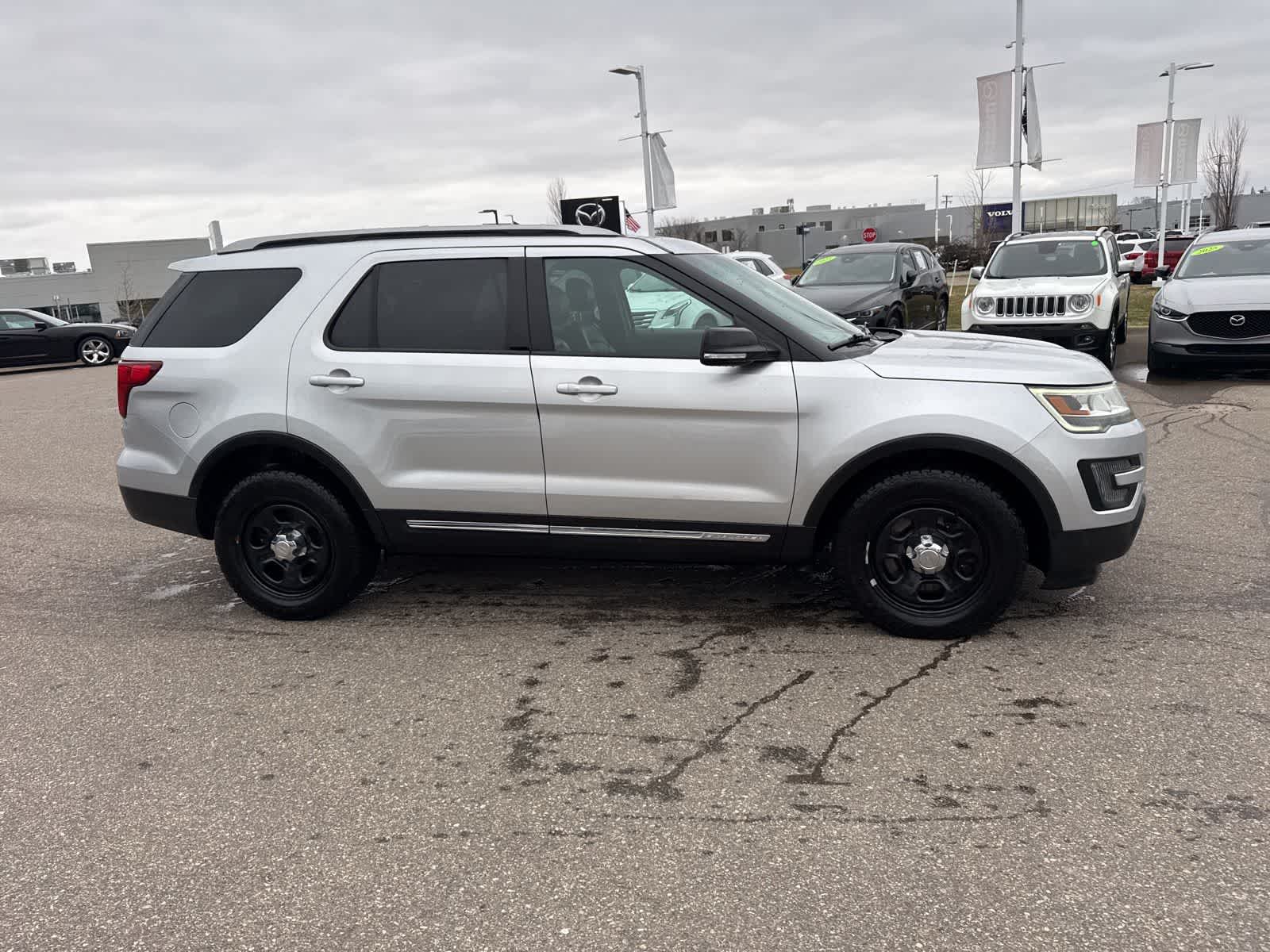Thumbnail: 2016 Ford Explorer - 4