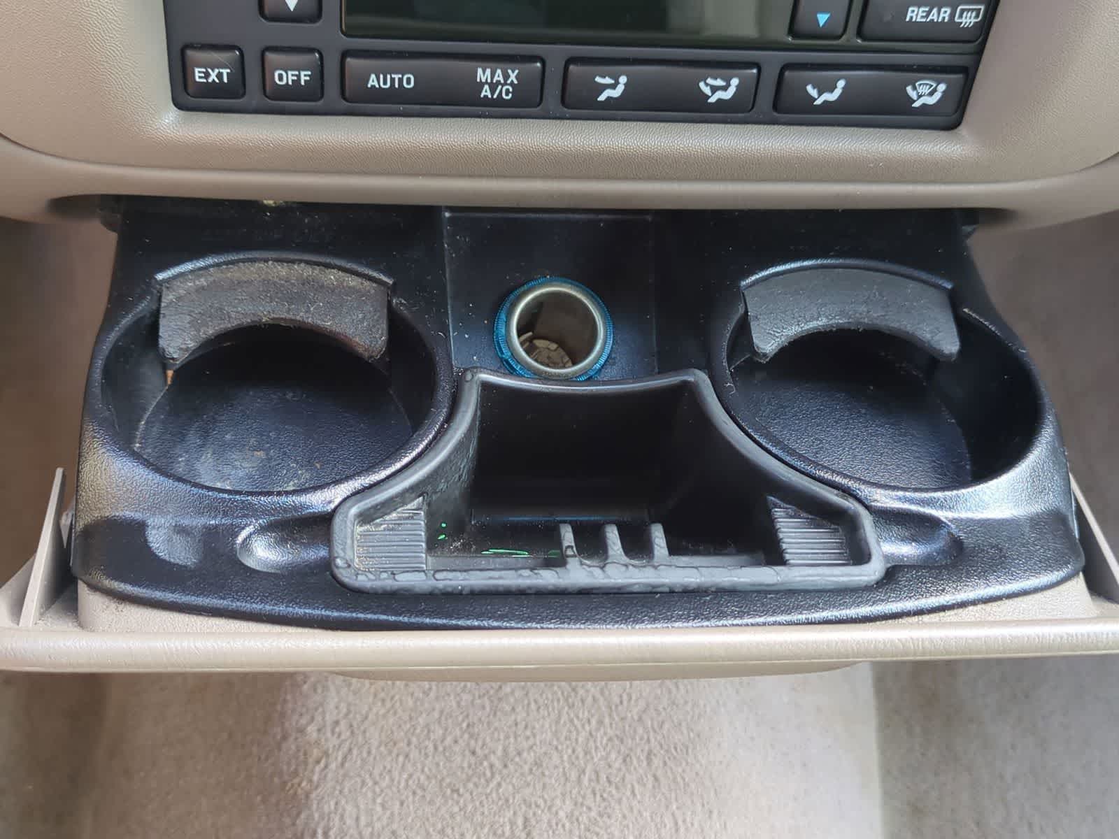 Thumbnail: 2000 Lincoln Town Car - 28