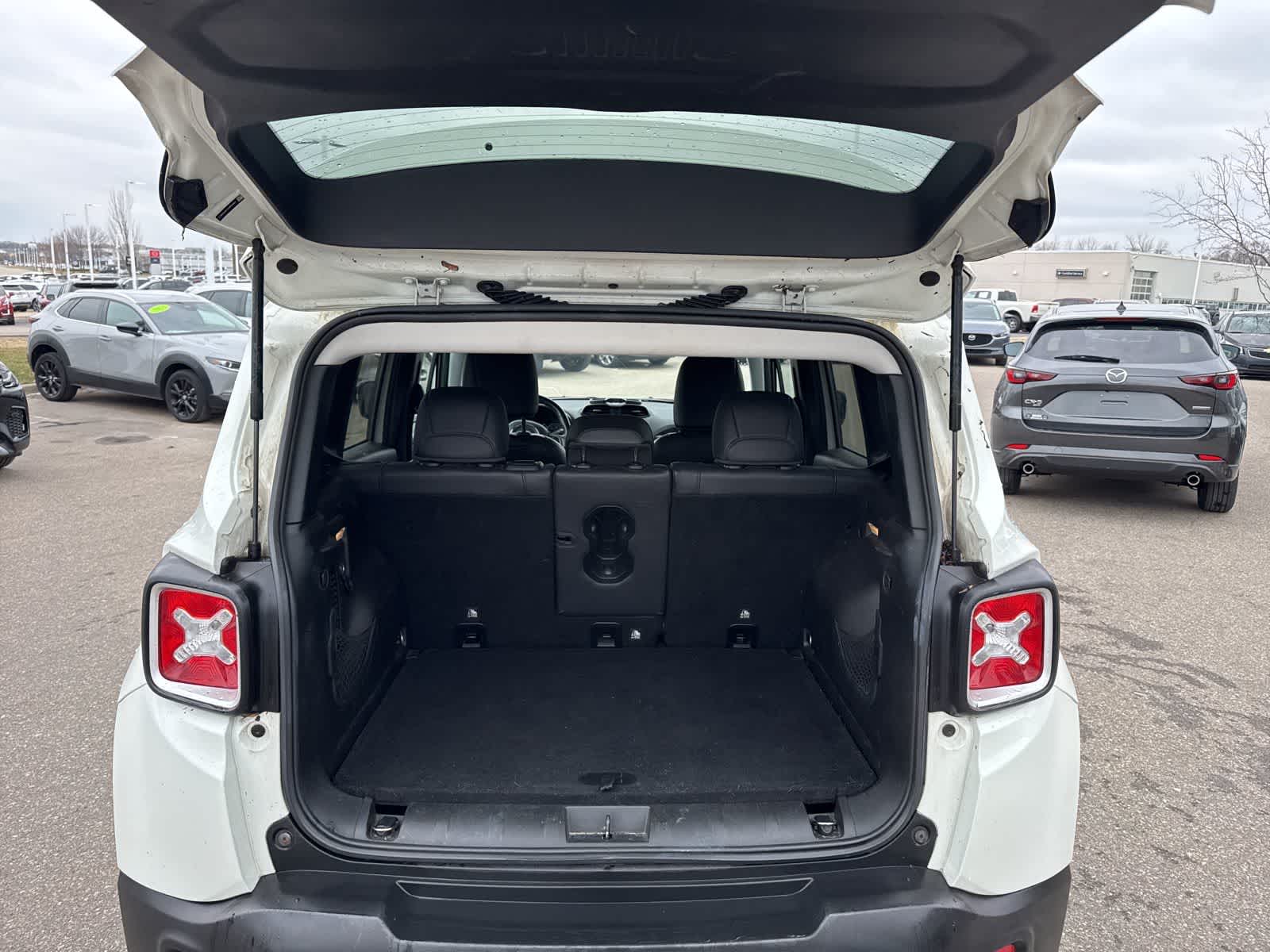 Thumbnail: 2016 Jeep Renegade - 23