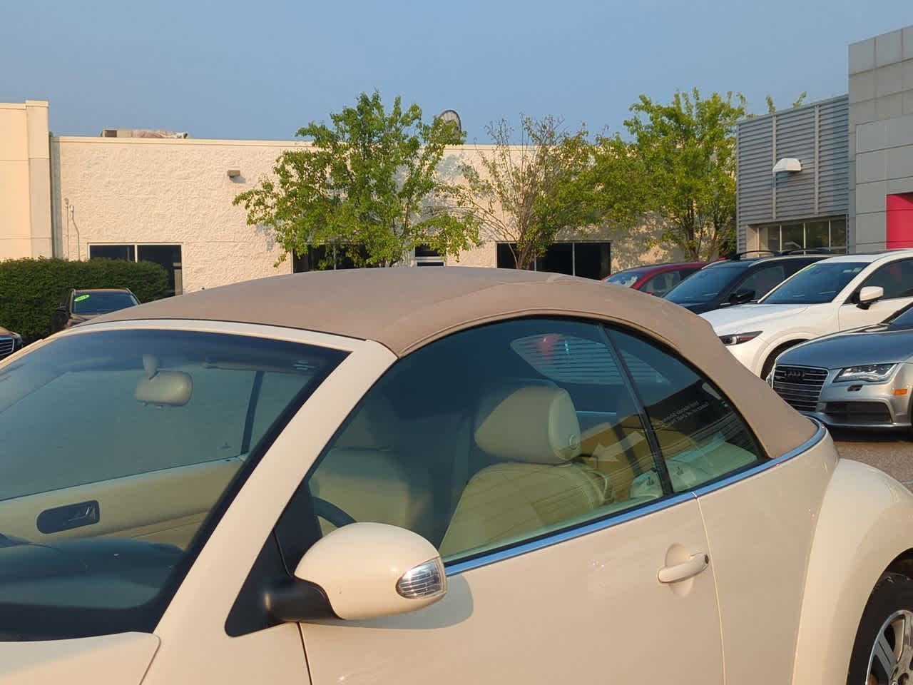 Thumbnail: 2006 Volkswagen New Beetle - 10