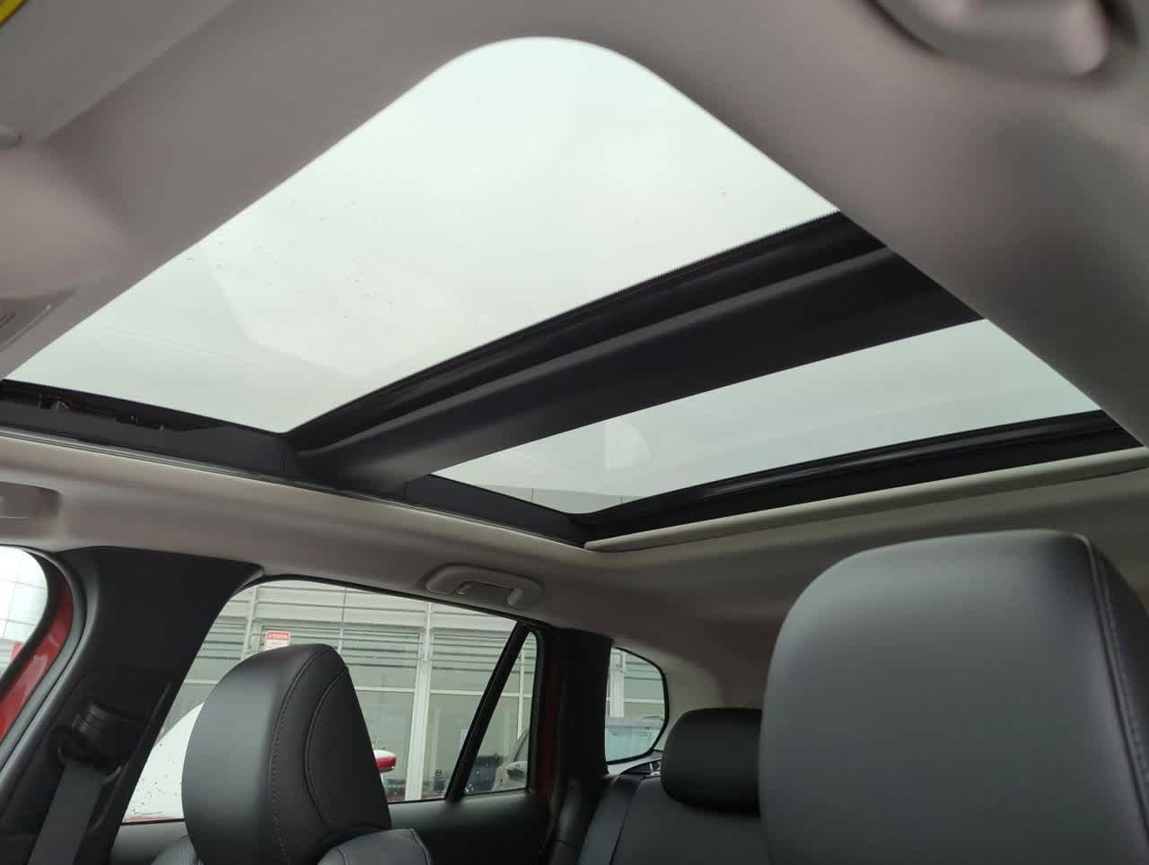 Thumbnail: 2025 Mazda CX-50 - 17