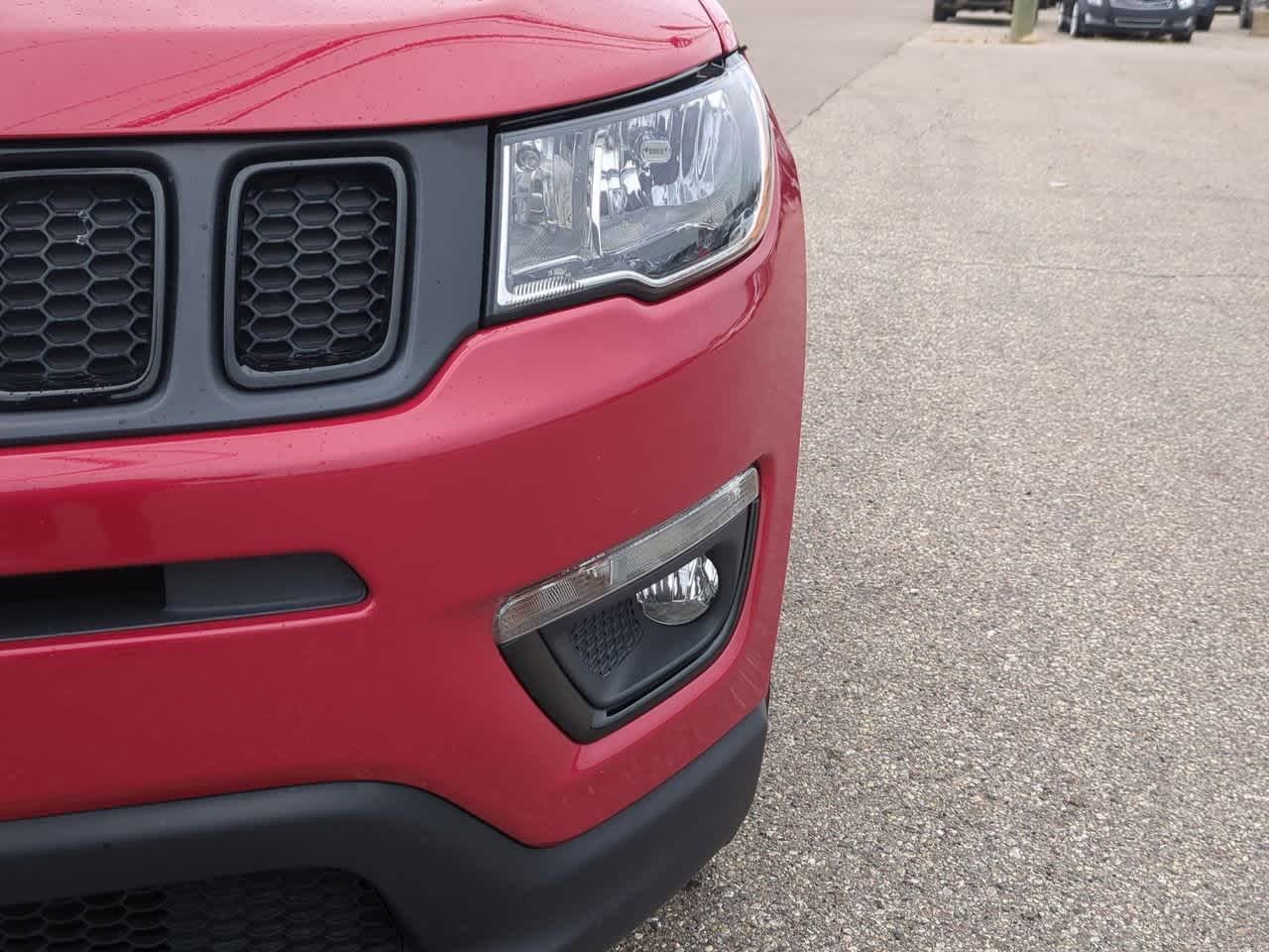 Thumbnail: 2020 Jeep Compass - 10