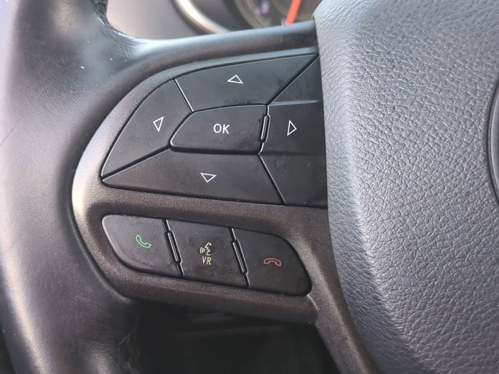 Thumbnail: 2019 Jeep Cherokee - 22
