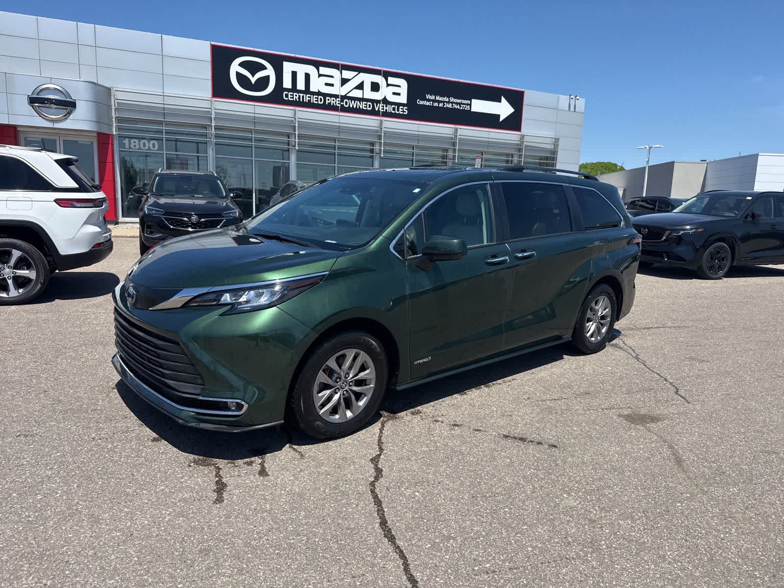2021 Toyota Sienna XLE 7-Passenger Hybrid AWD's photo