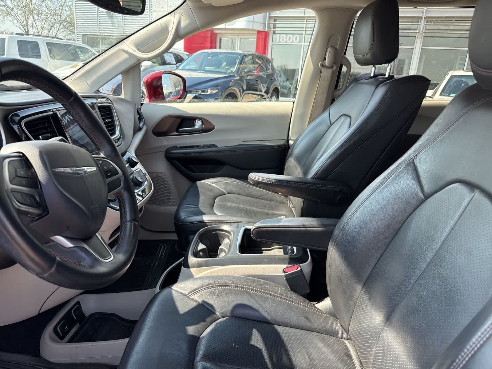 Thumbnail: 2017 Chrysler Pacifica - 13