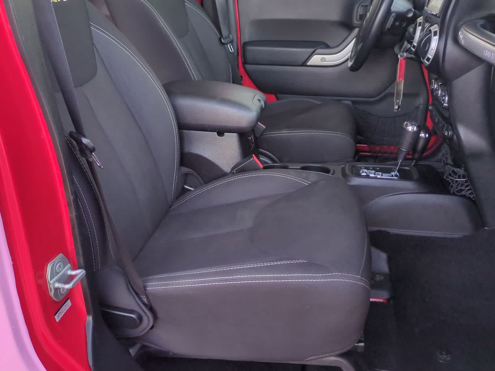 Thumbnail: 2015 Jeep Wrangler - 21