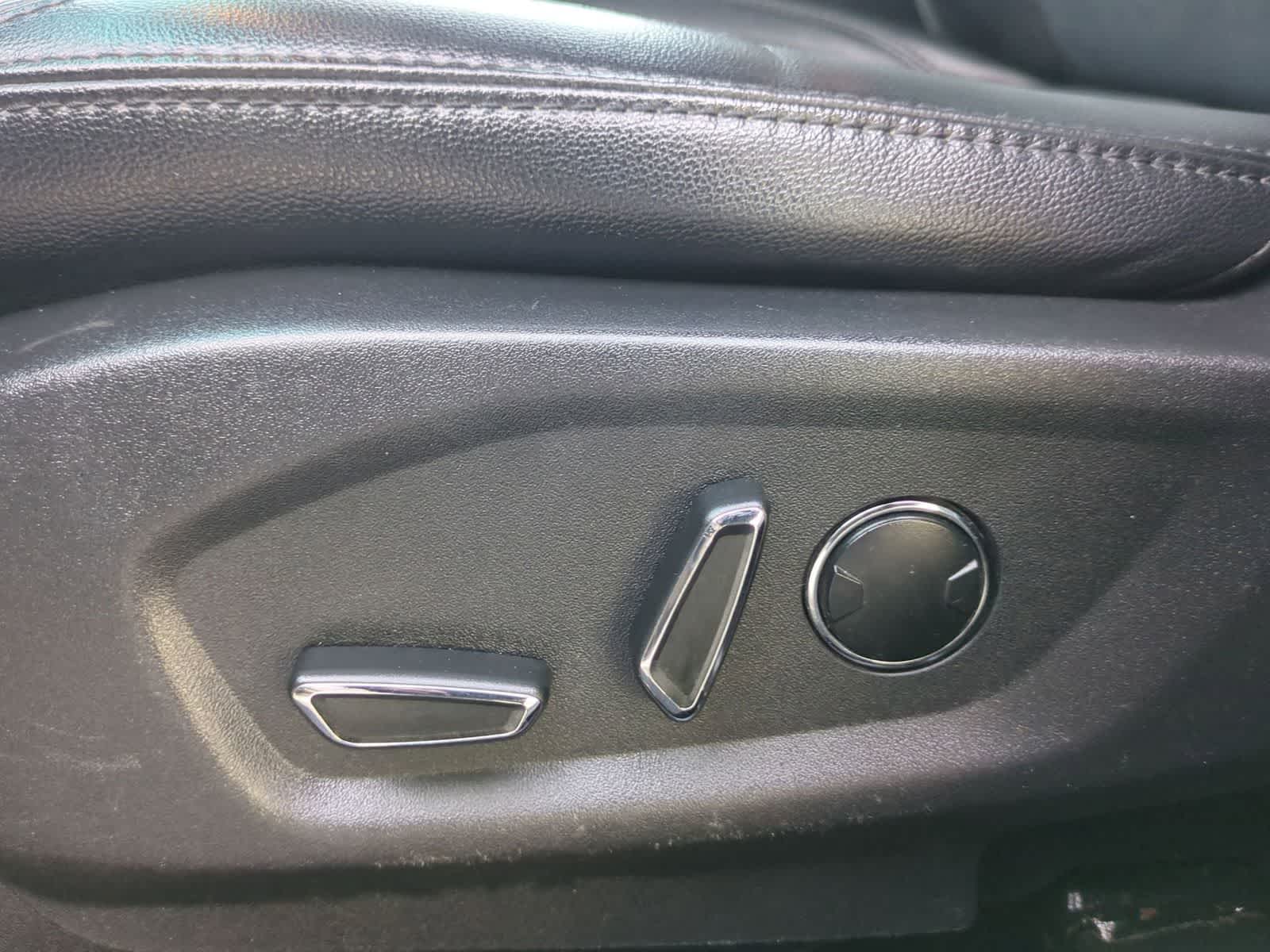 Thumbnail: 2016 Ford Explorer - 17