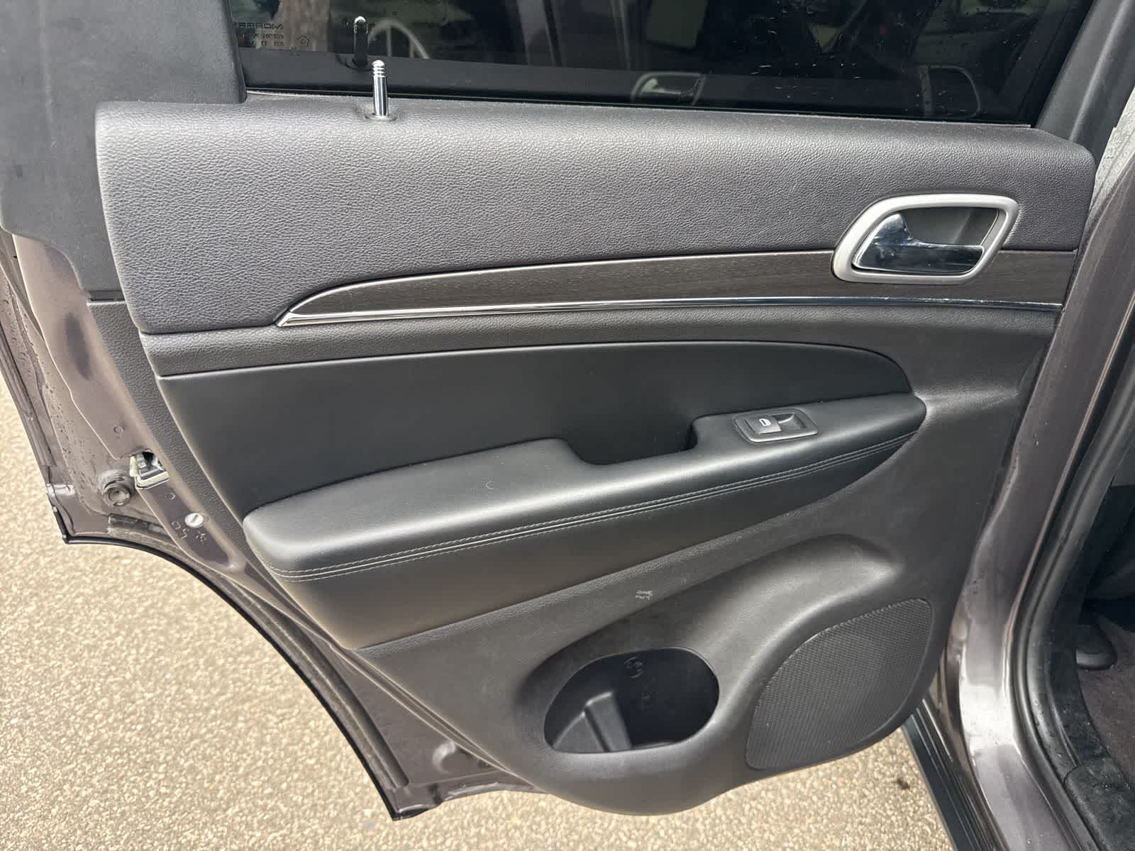 Thumbnail: 2018 Jeep Grand Cherokee - 18