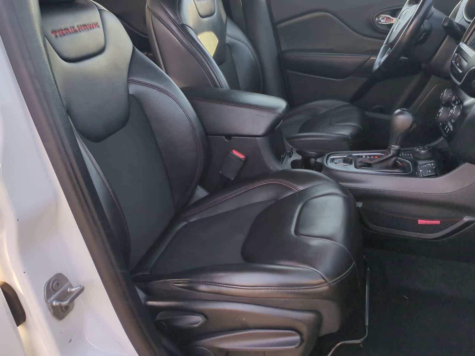 Thumbnail: 2019 Jeep Cherokee - 20