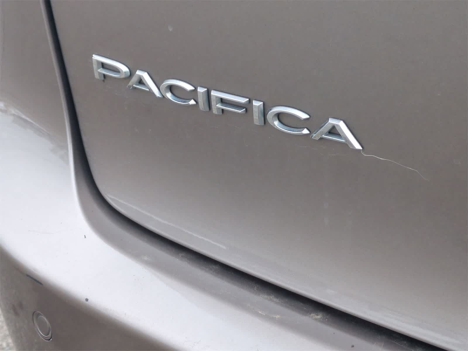 Thumbnail: 2018 Chrysler Pacifica - 12