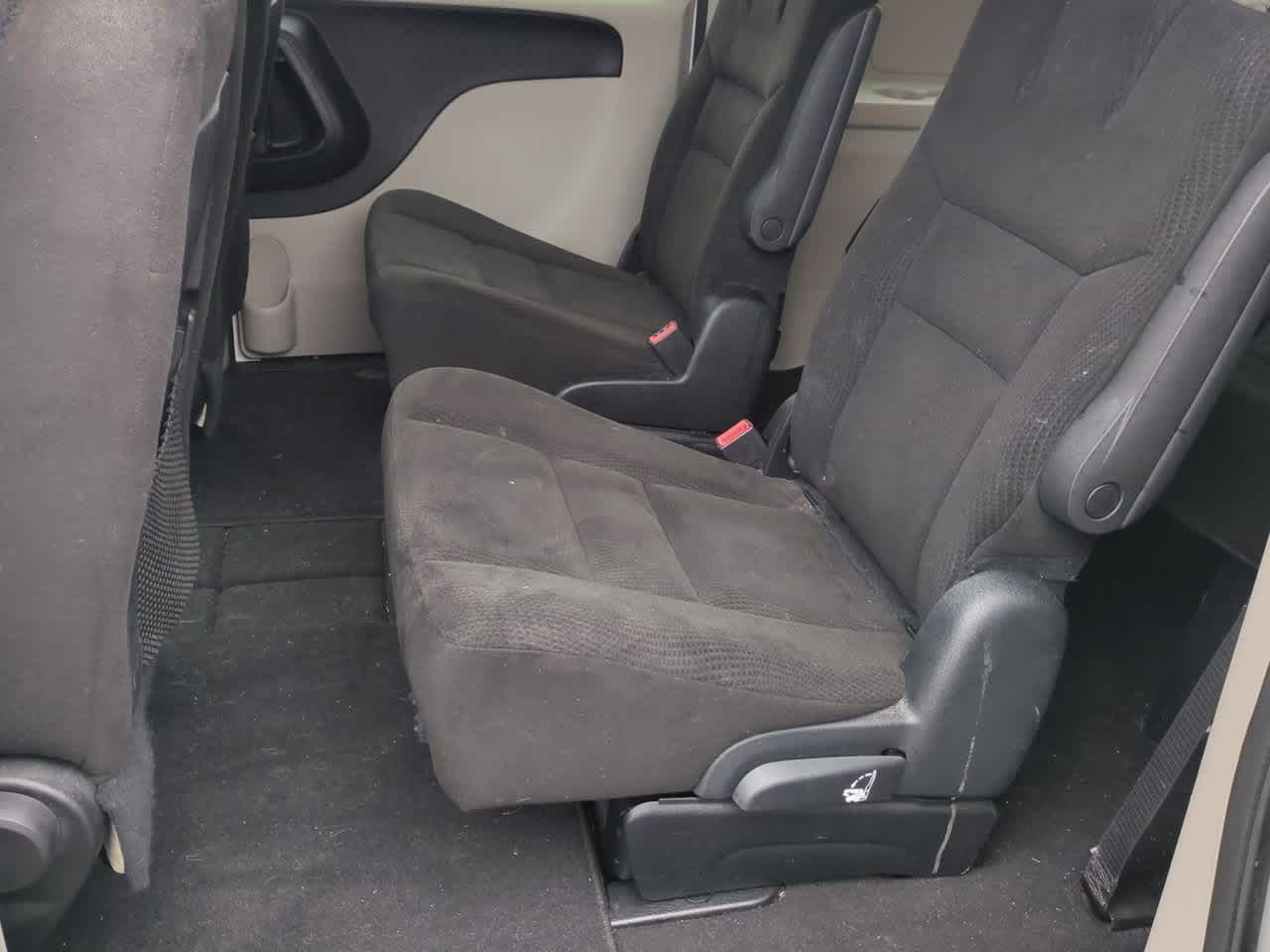 Thumbnail: 2016 Dodge Grand Caravan - 18