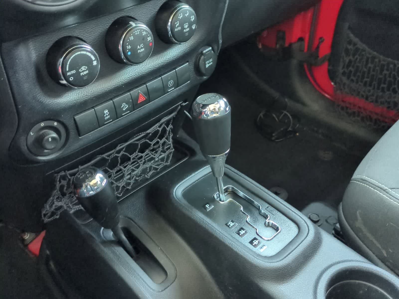 Thumbnail: 2015 Jeep Wrangler - 29