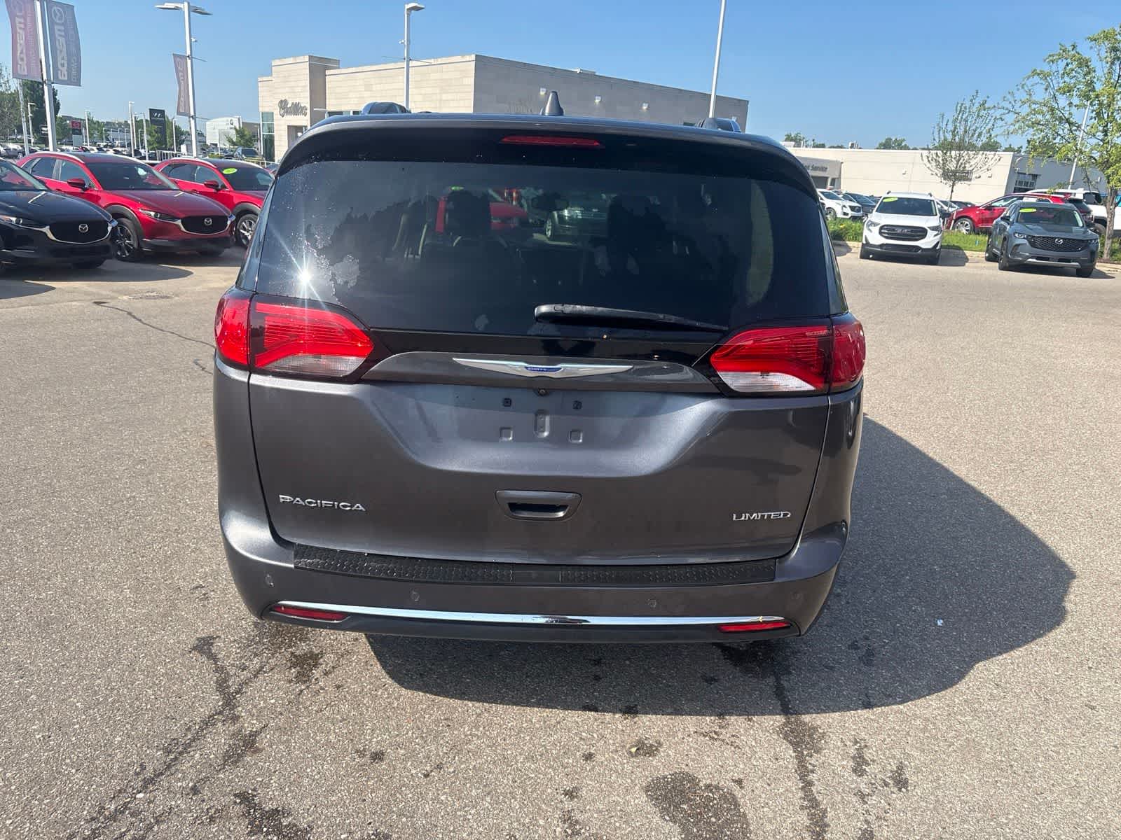 Thumbnail: 2019 Chrysler Pacifica - 6
