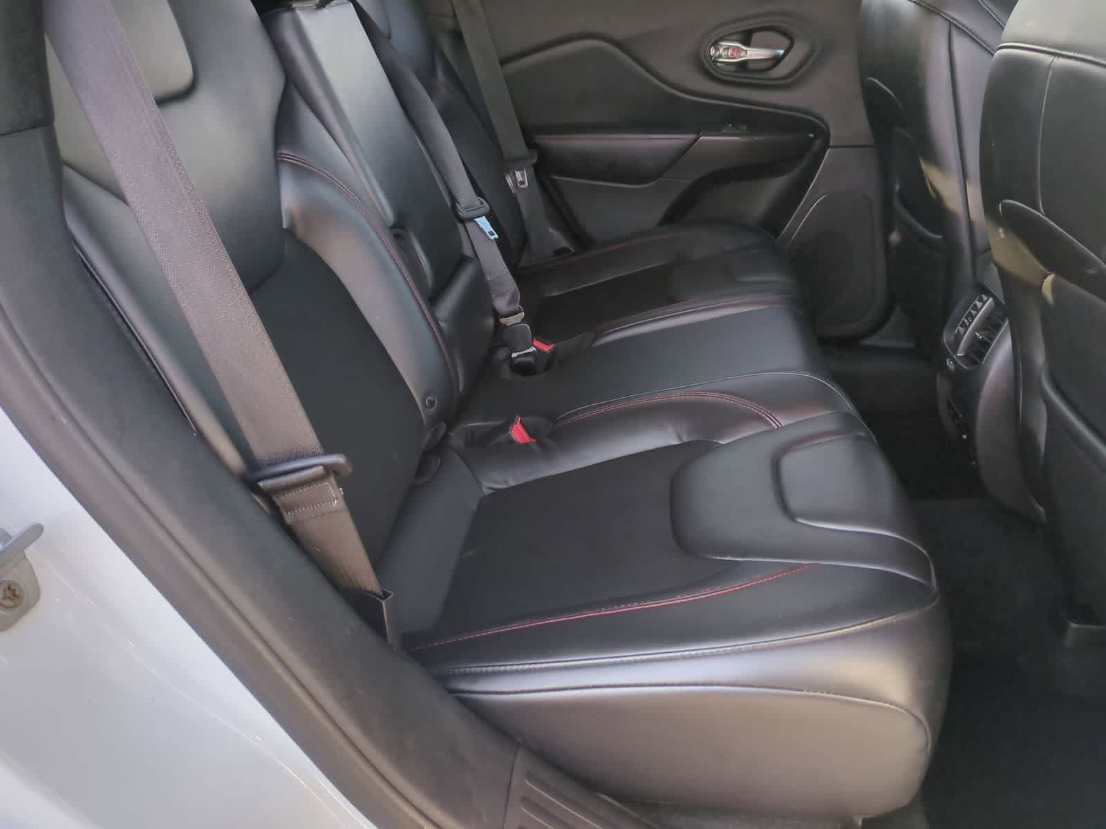 Thumbnail: 2019 Jeep Cherokee - 19