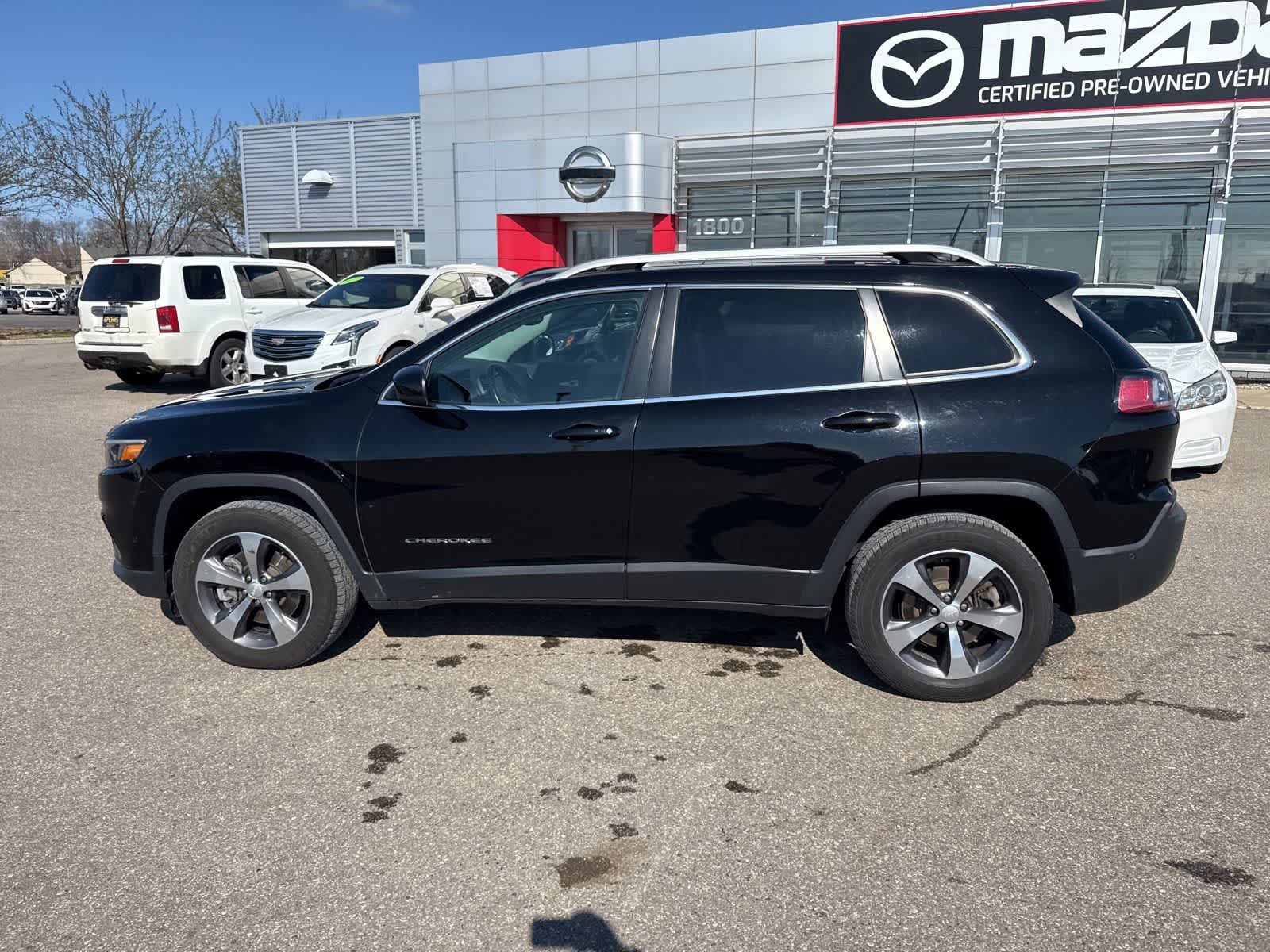 Thumbnail: 2019 Jeep Cherokee - 8