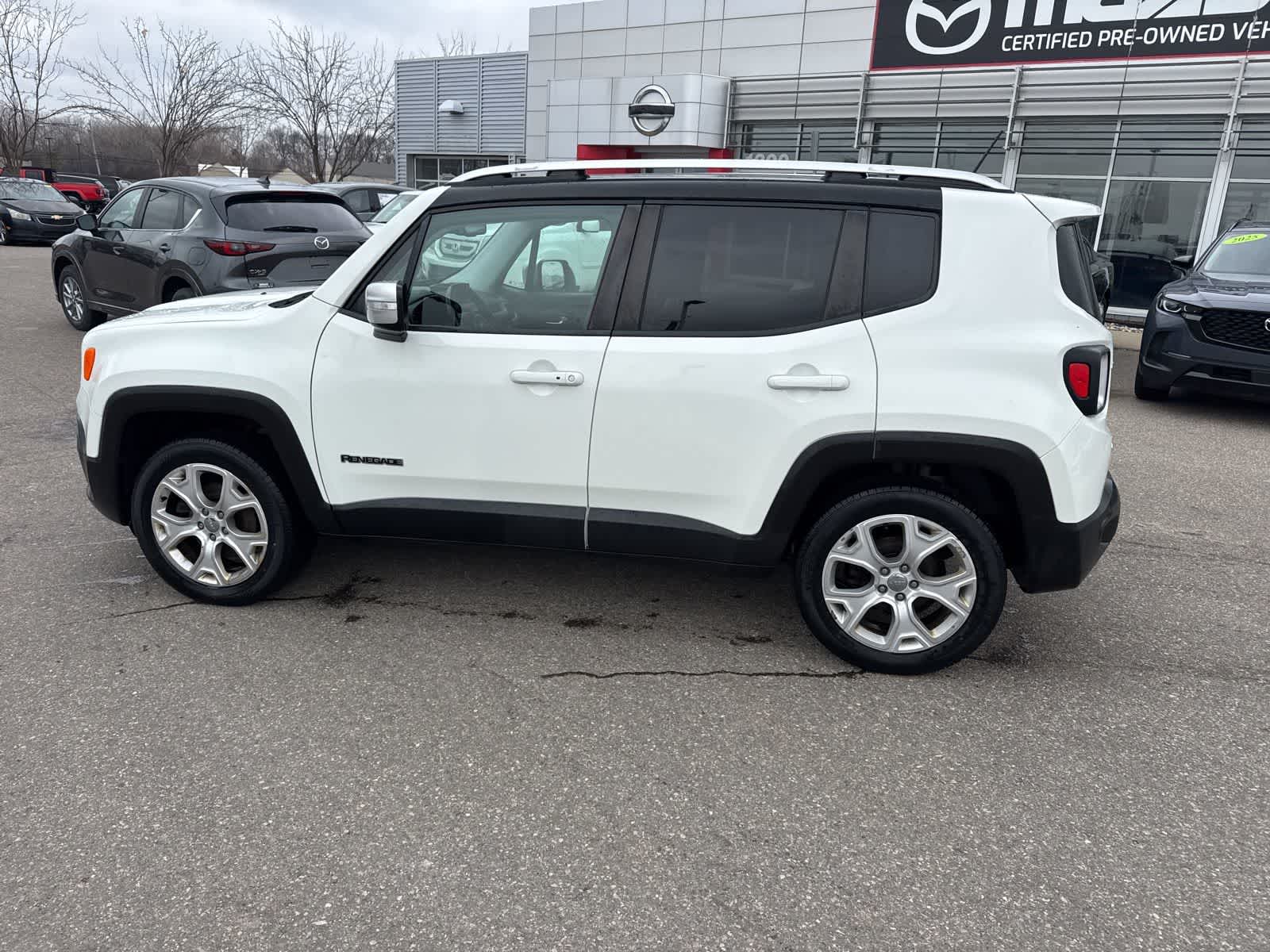 Thumbnail: 2016 Jeep Renegade - 8