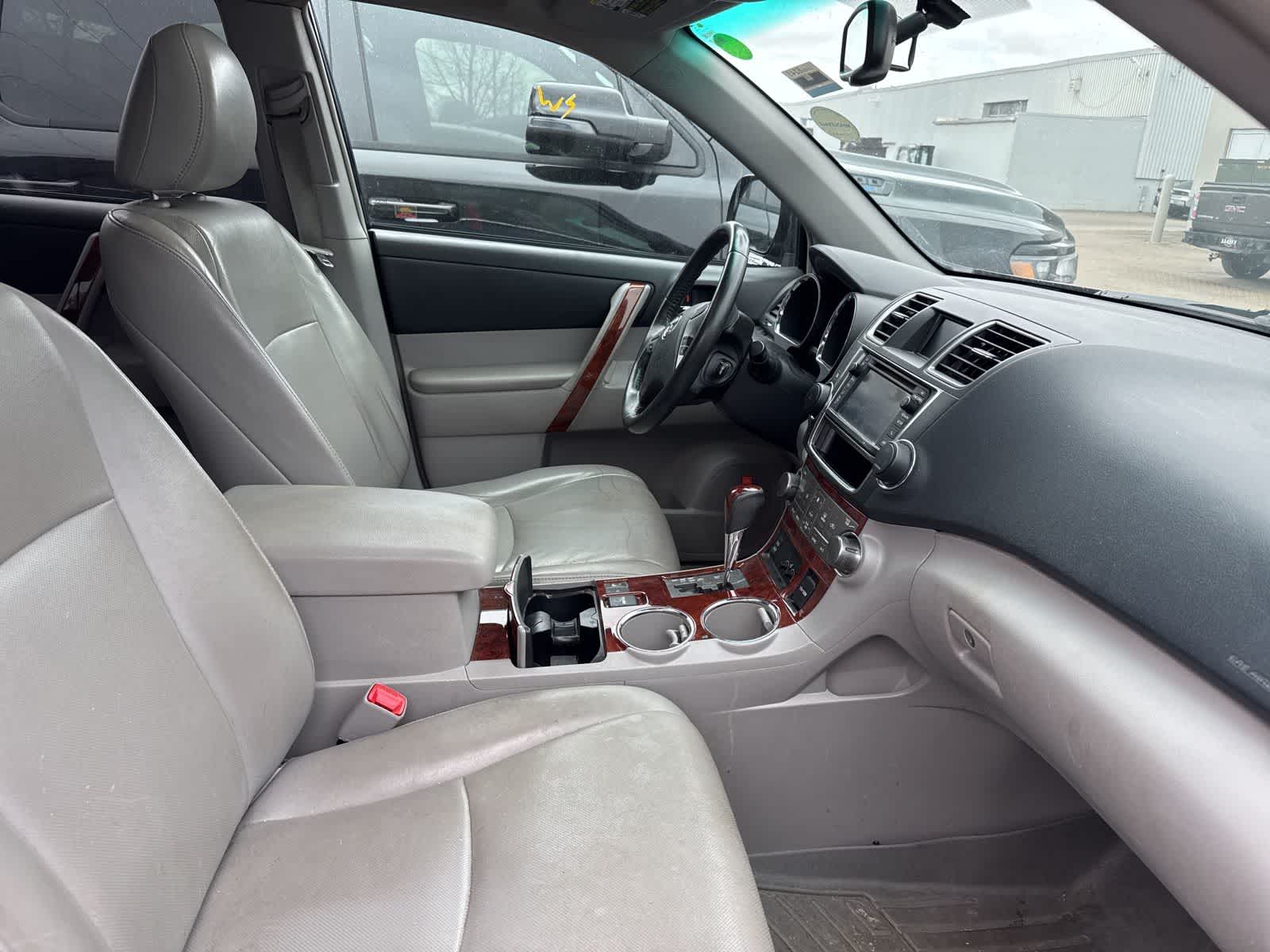 Thumbnail: 2013 Toyota Highlander - 22