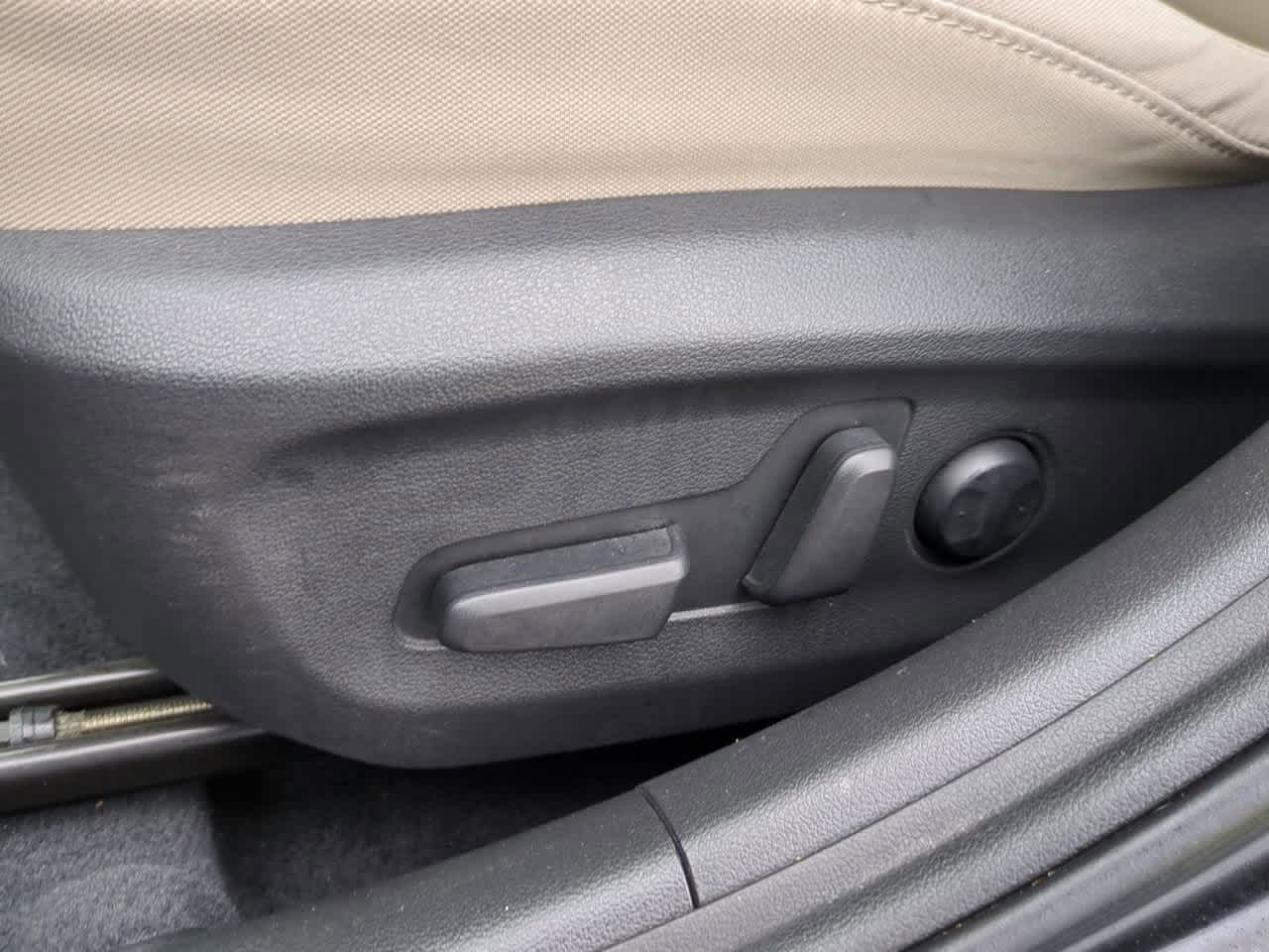 Thumbnail: 2017 Hyundai Elantra - 16