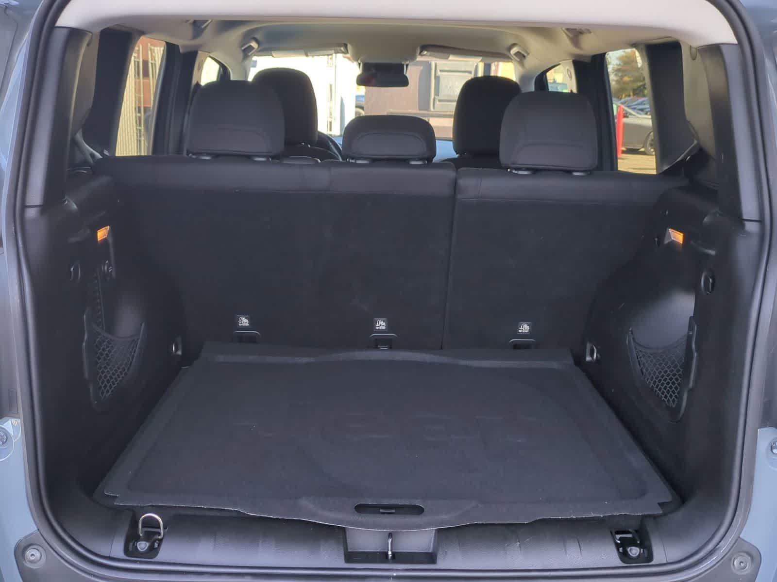 Thumbnail: 2017 Jeep Renegade - 32