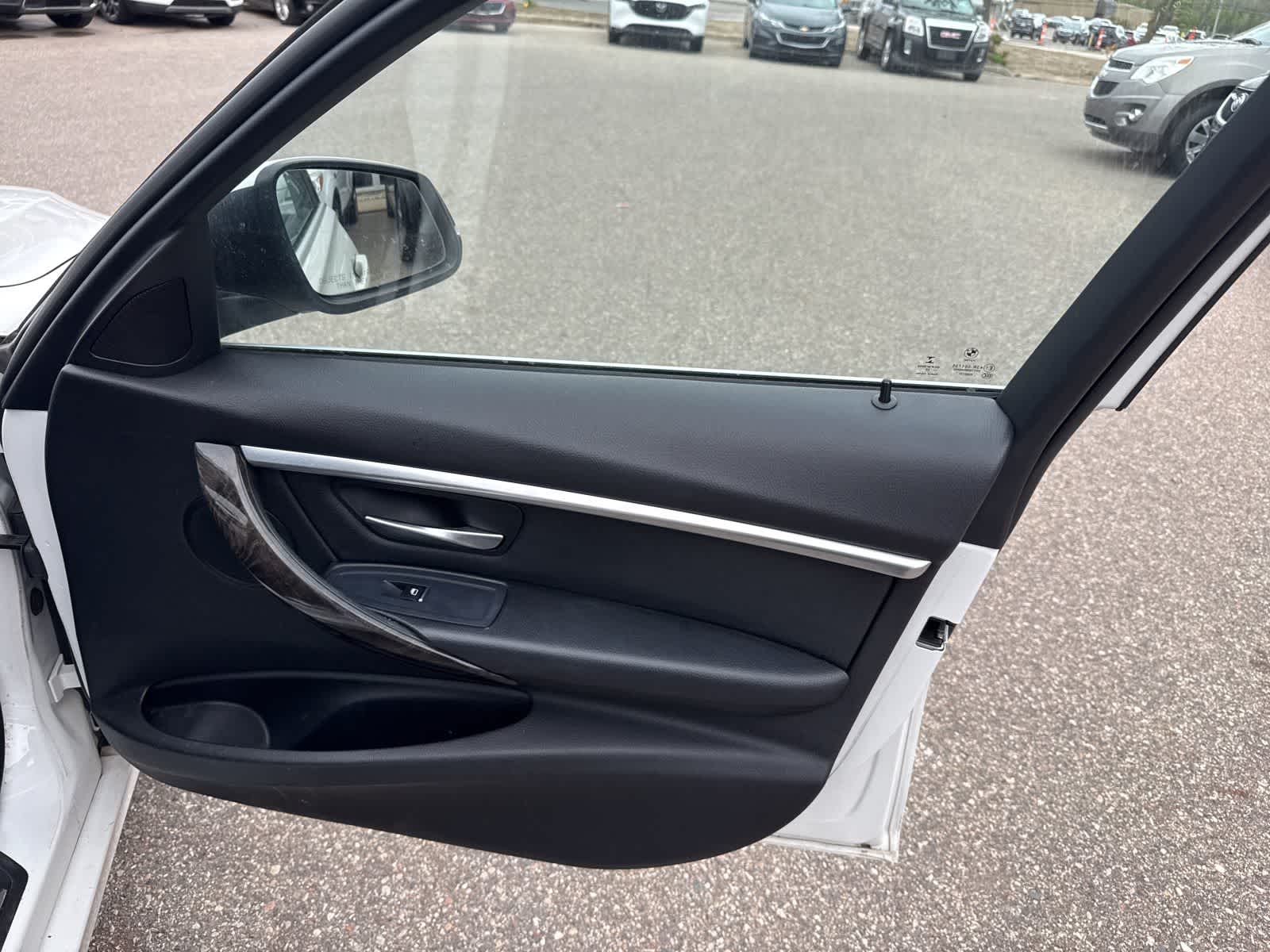 Thumbnail: 2017 BMW 3 Series - 28