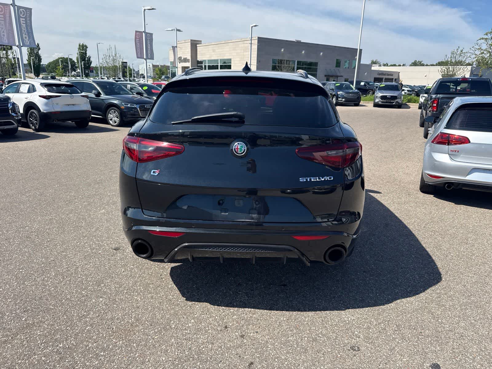 Thumbnail: 2023 Alfa Romeo Stelvio - 5
