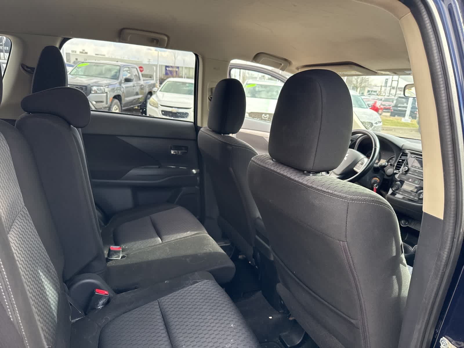 Thumbnail: 2015 Mitsubishi Outlander - 24