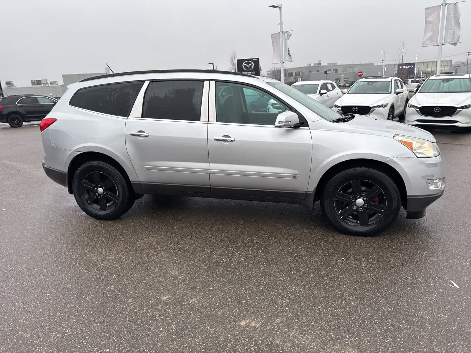 Thumbnail: 2010 Chevrolet Traverse - 4