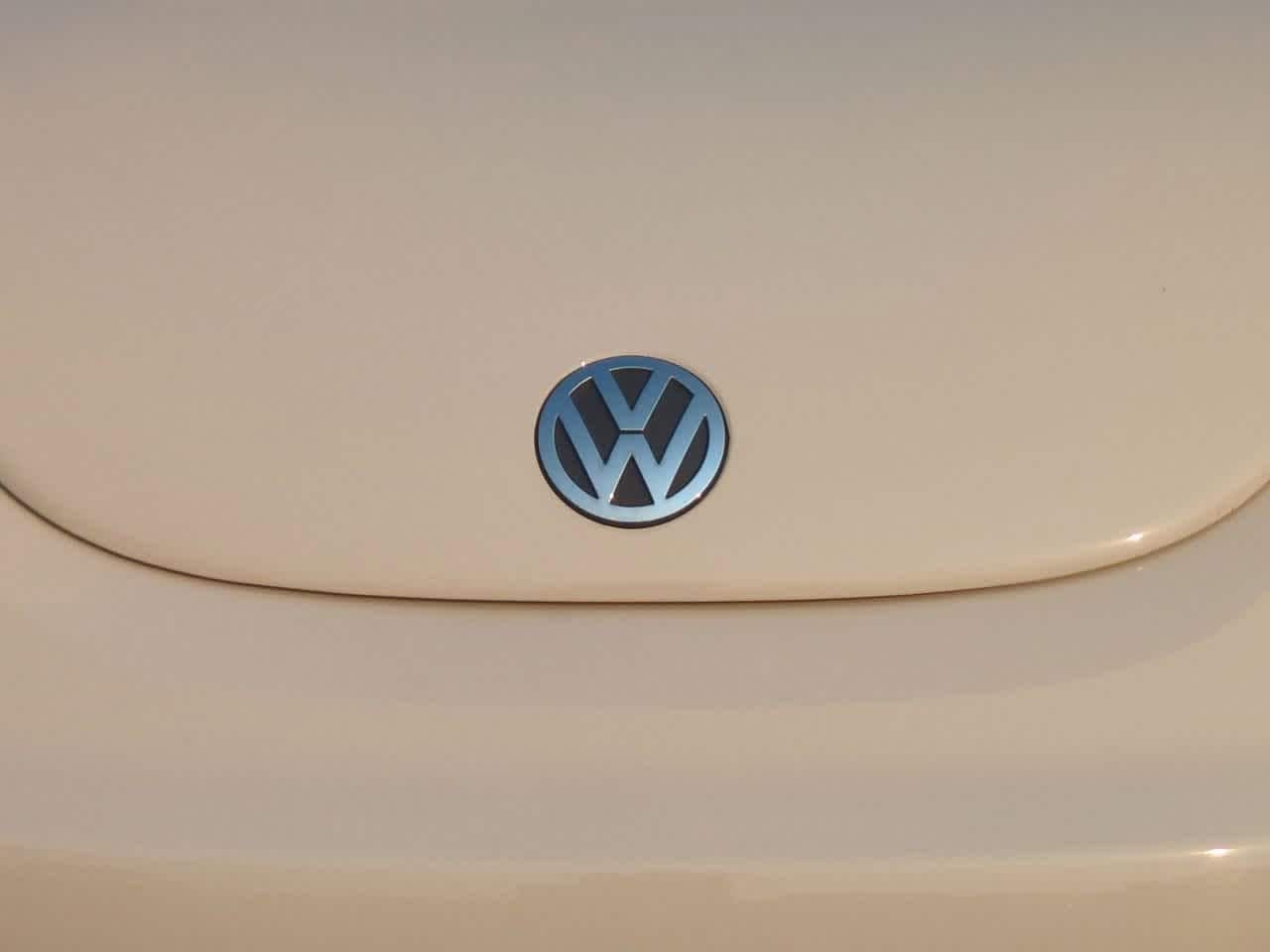 Thumbnail: 2006 Volkswagen New Beetle - 11