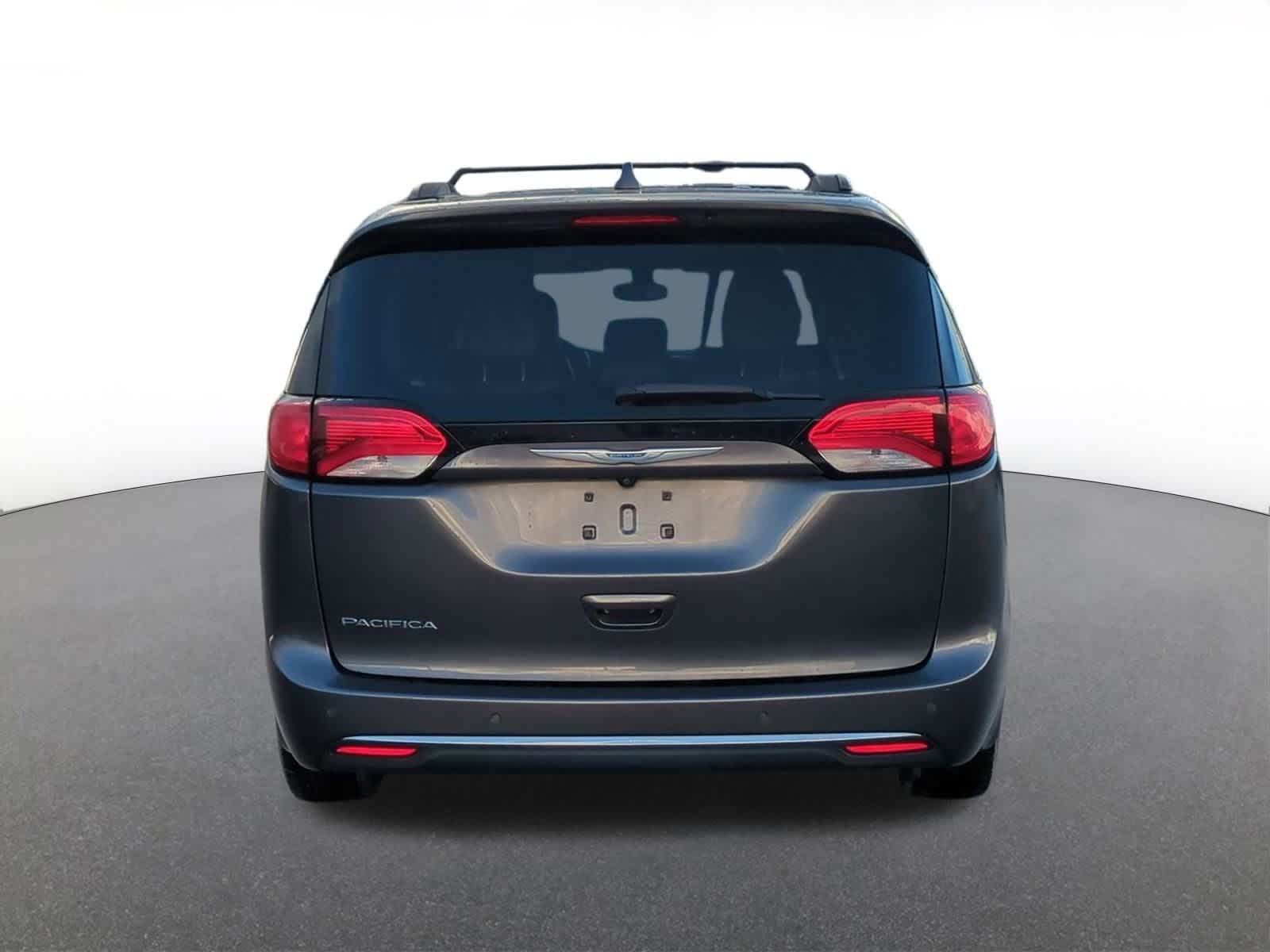 Thumbnail: 2017 Chrysler Pacifica - 5