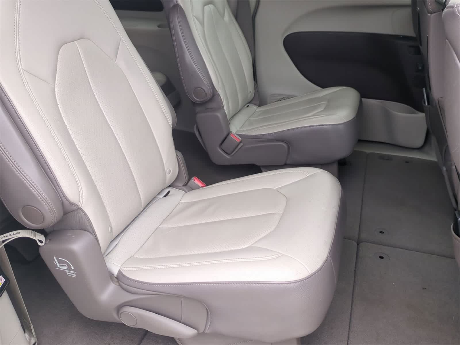 Thumbnail: 2018 Chrysler Pacifica - 19