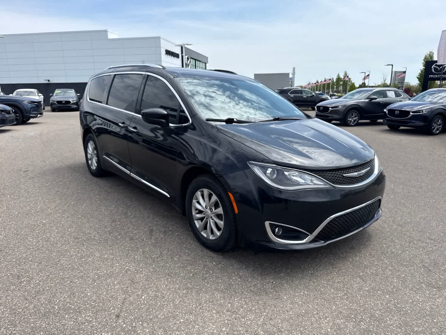 Thumbnail: 2019 Chrysler Pacifica - 3