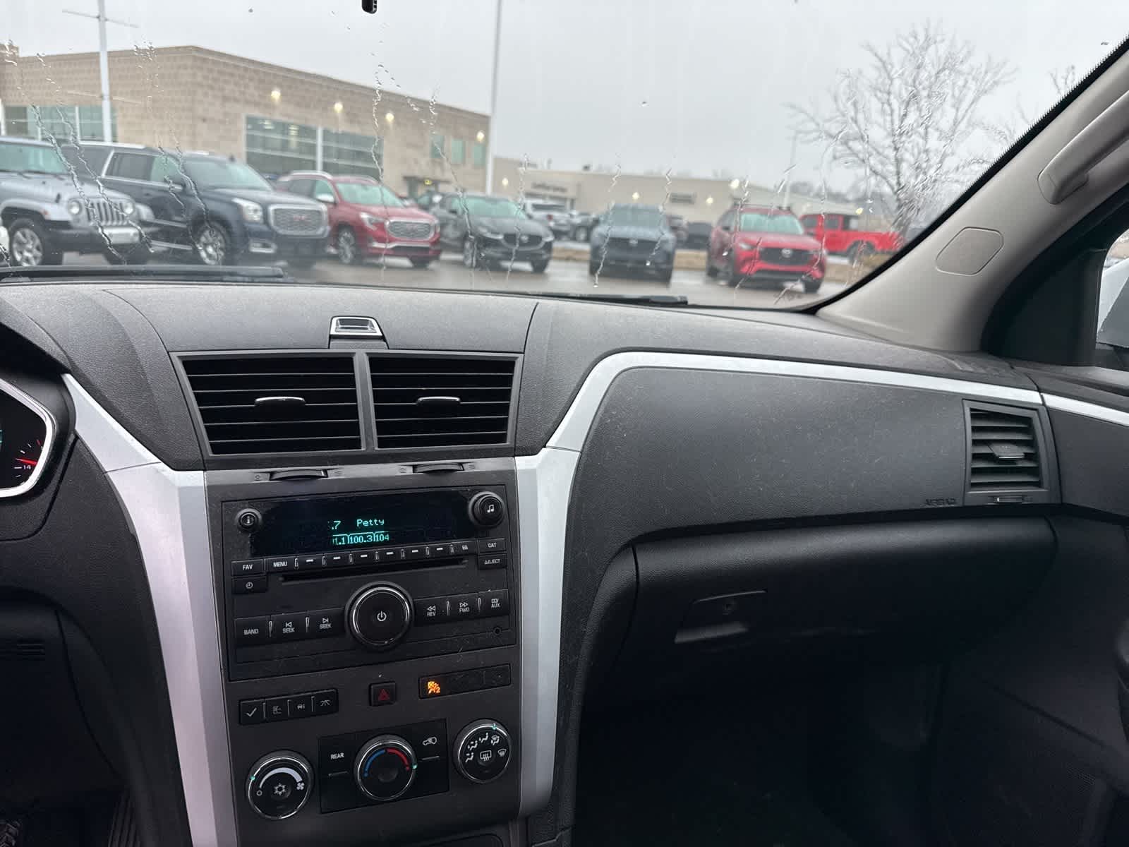 Thumbnail: 2010 Chevrolet Traverse - 19