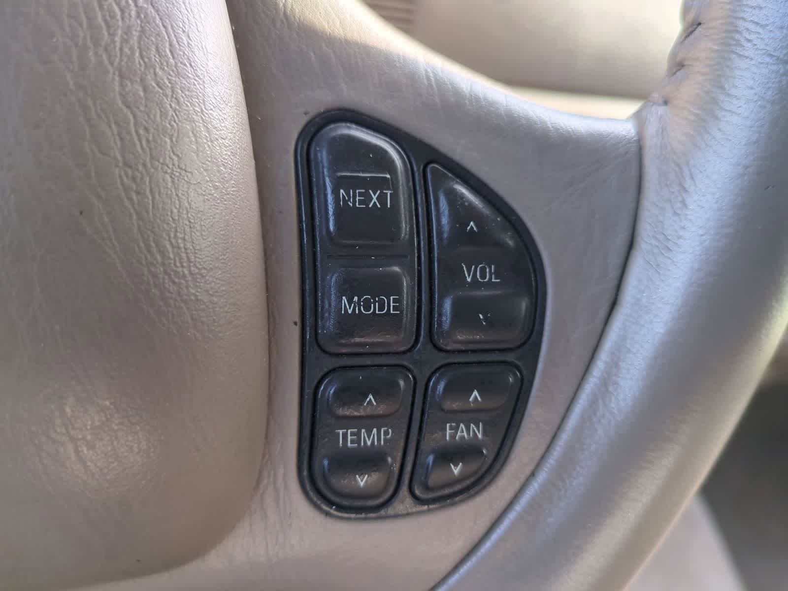 Thumbnail: 2000 Lincoln Town Car - 24