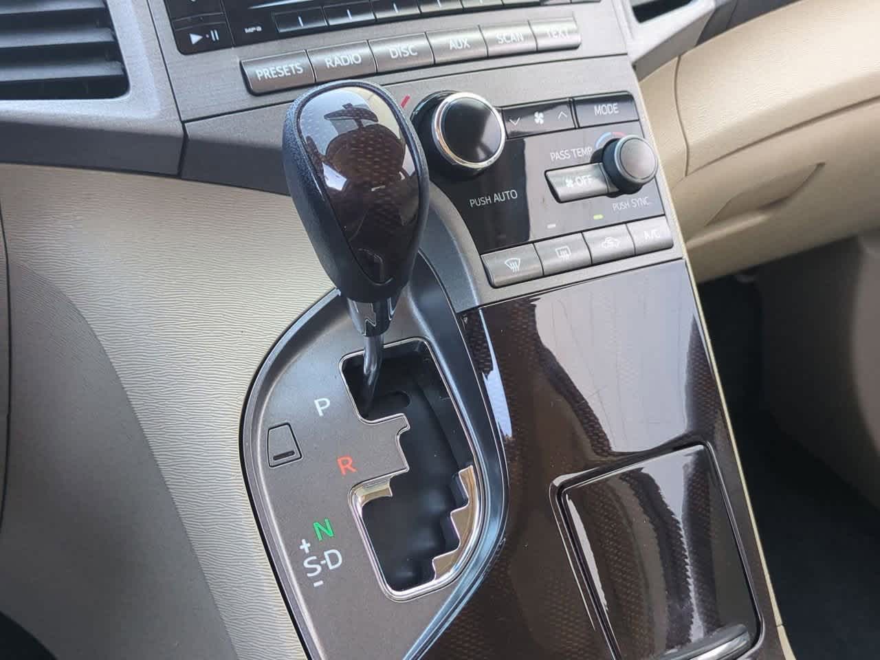 Thumbnail: 2011 Toyota Venza - 29