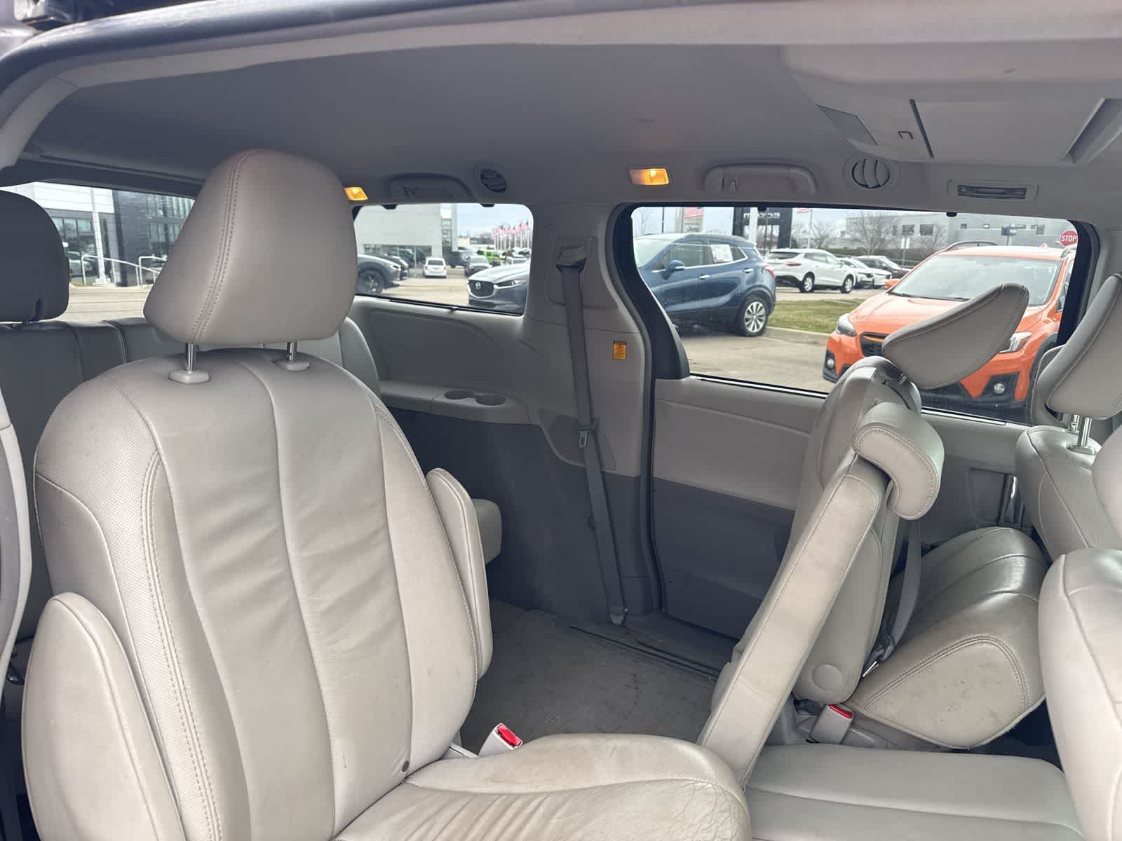 Thumbnail: 2013 Toyota Sienna - 25