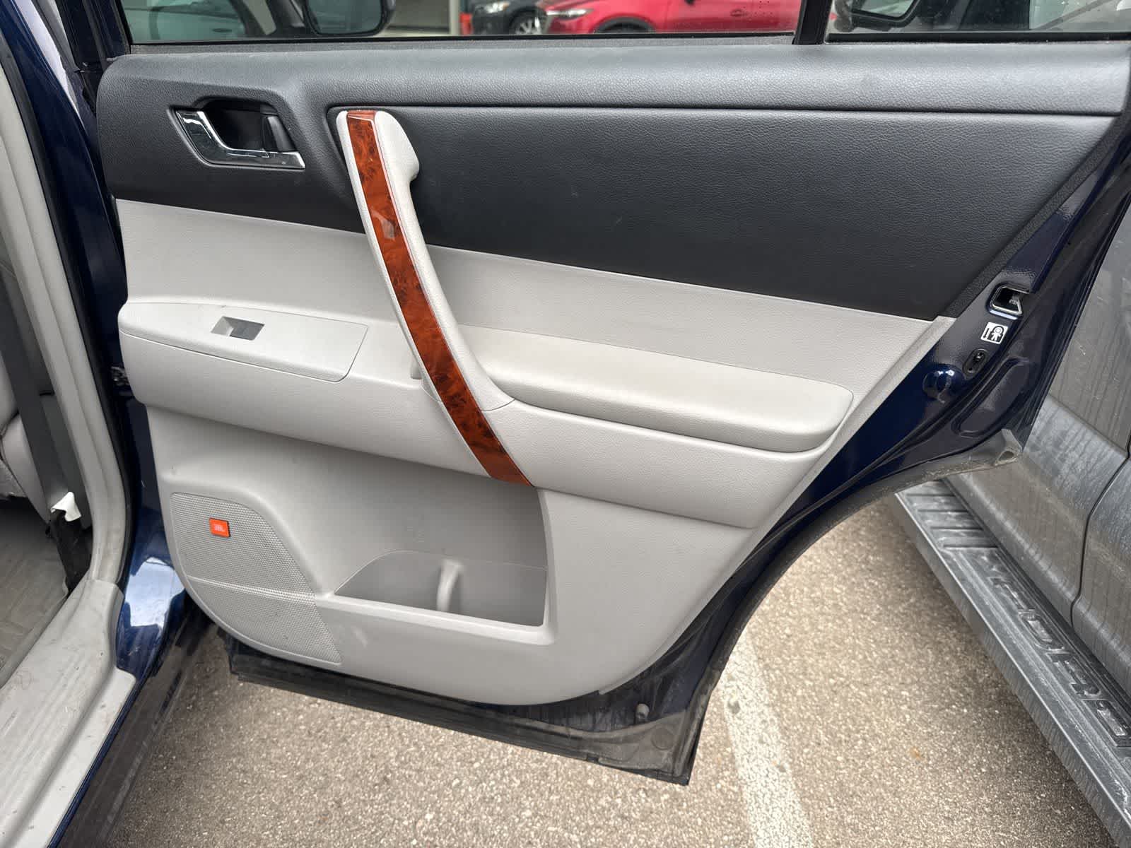 Thumbnail: 2013 Toyota Highlander - 21