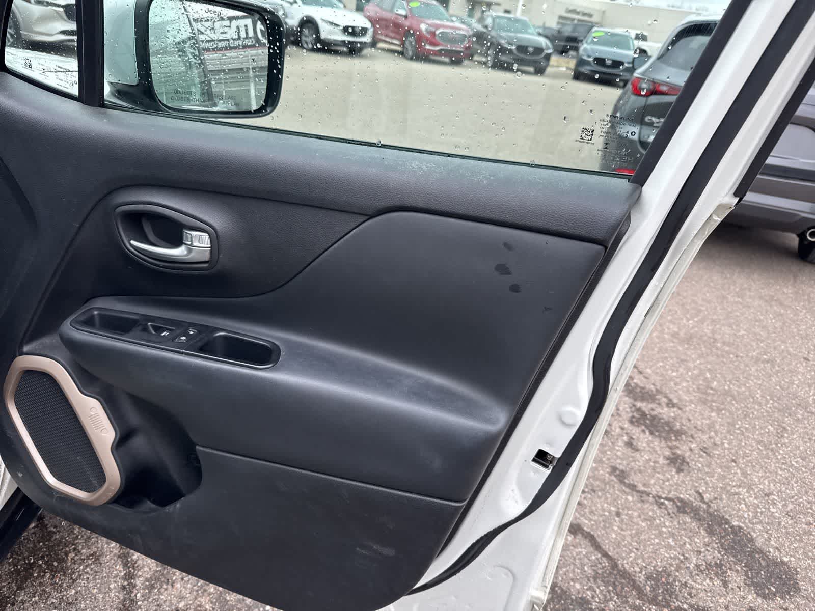 Thumbnail: 2016 Jeep Renegade - 27