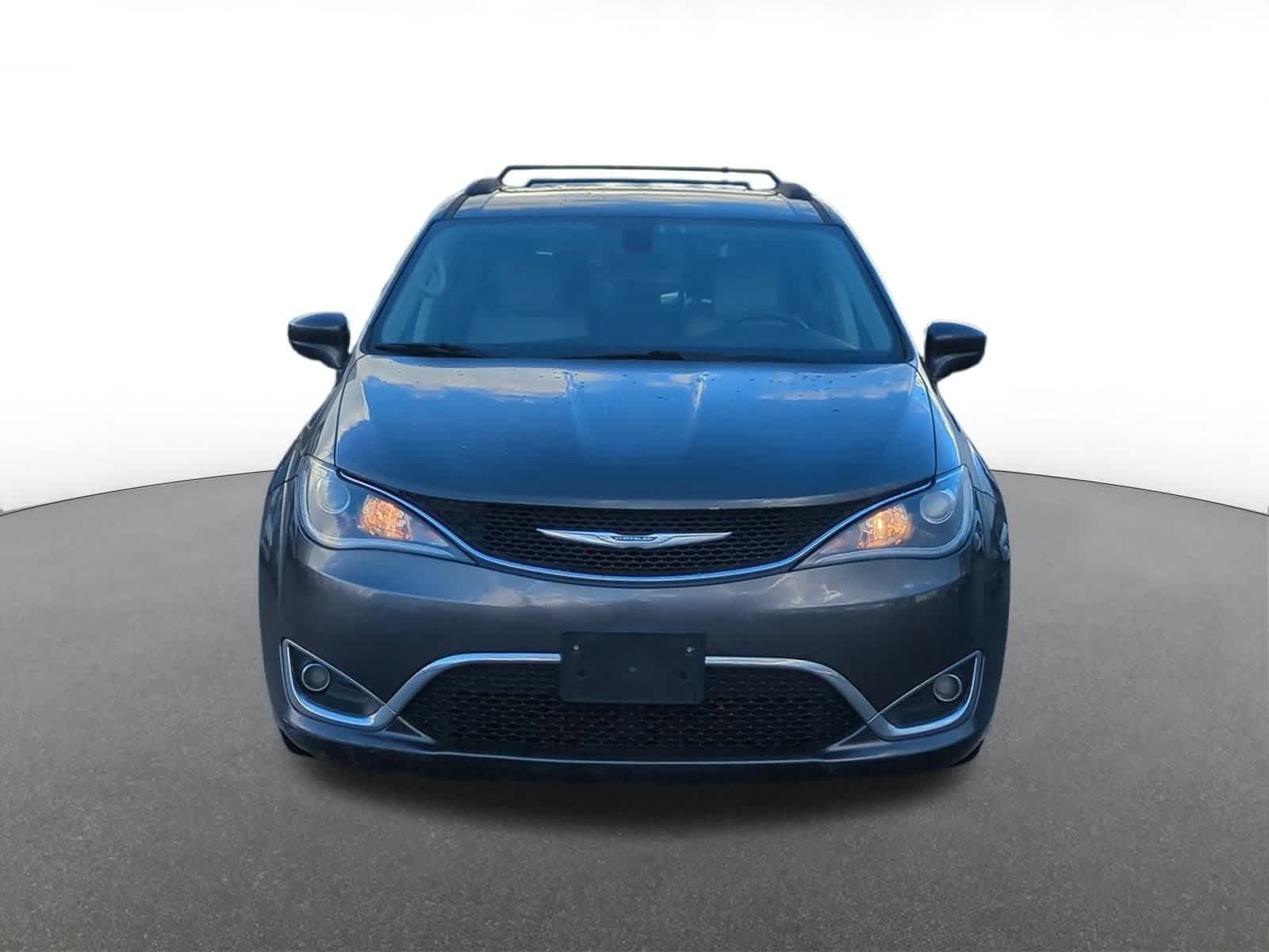 Thumbnail: 2017 Chrysler Pacifica - 9