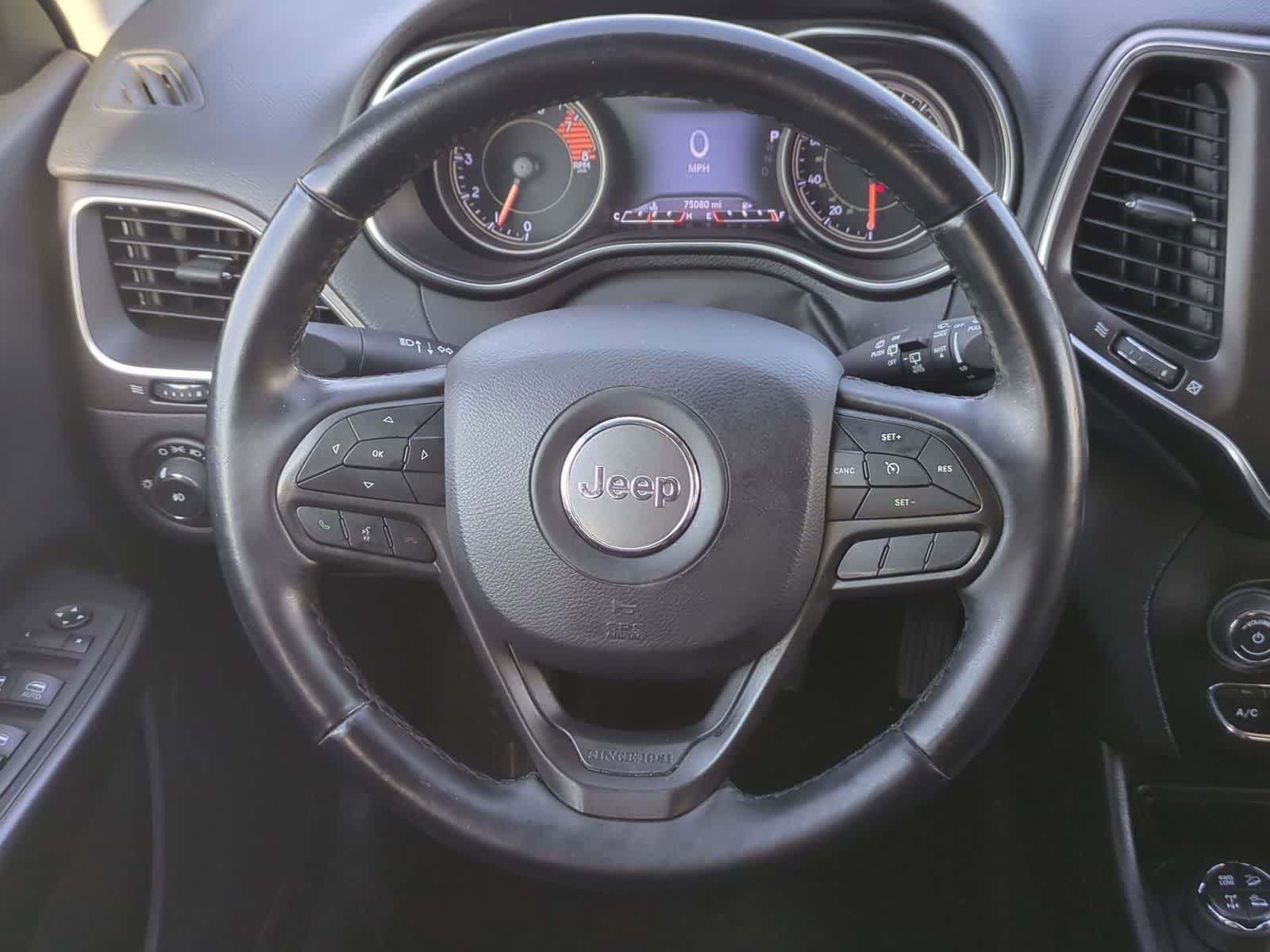 Thumbnail: 2019 Jeep Cherokee - 21