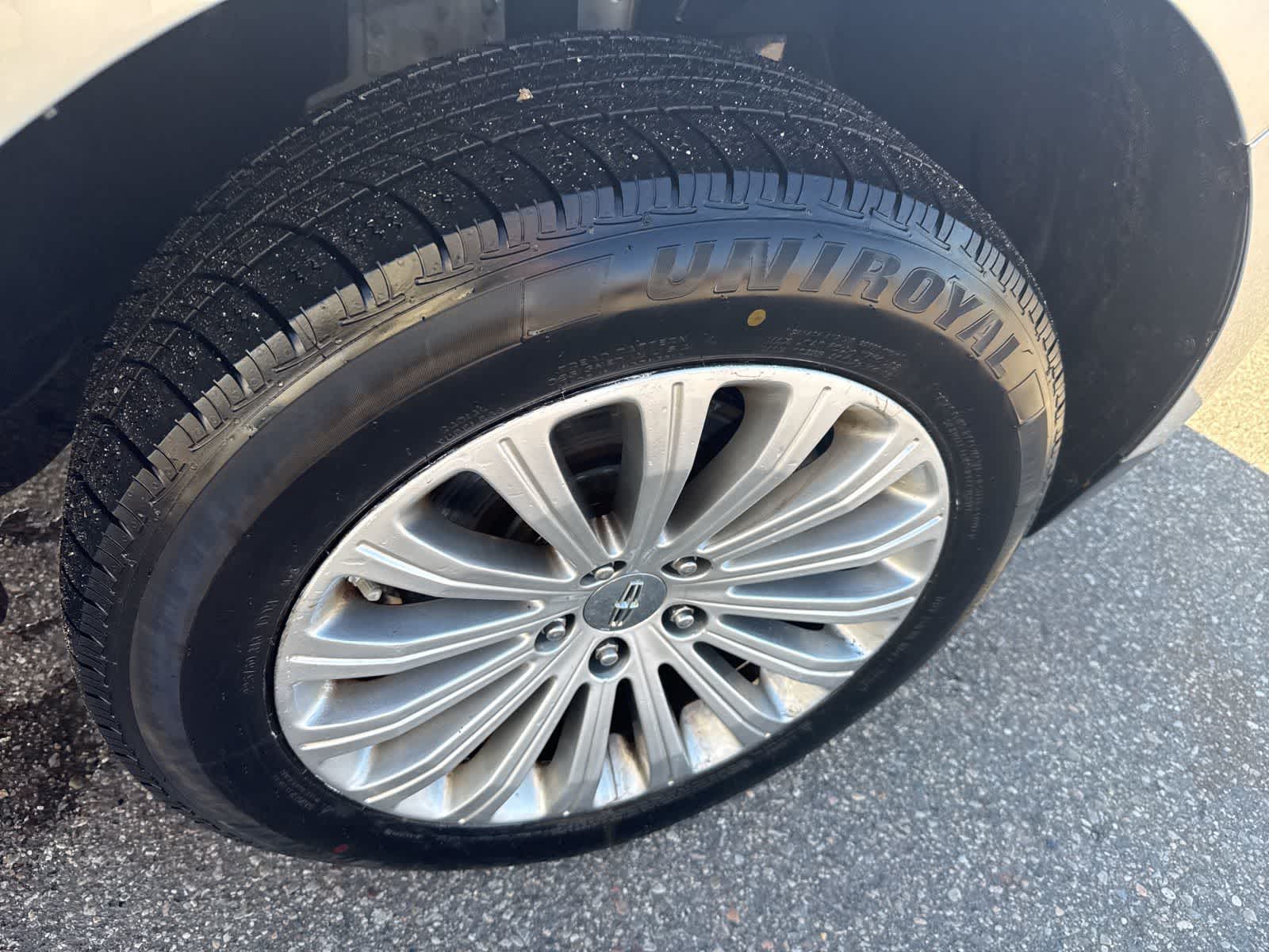 Thumbnail: 2011 Lincoln MKX - 12