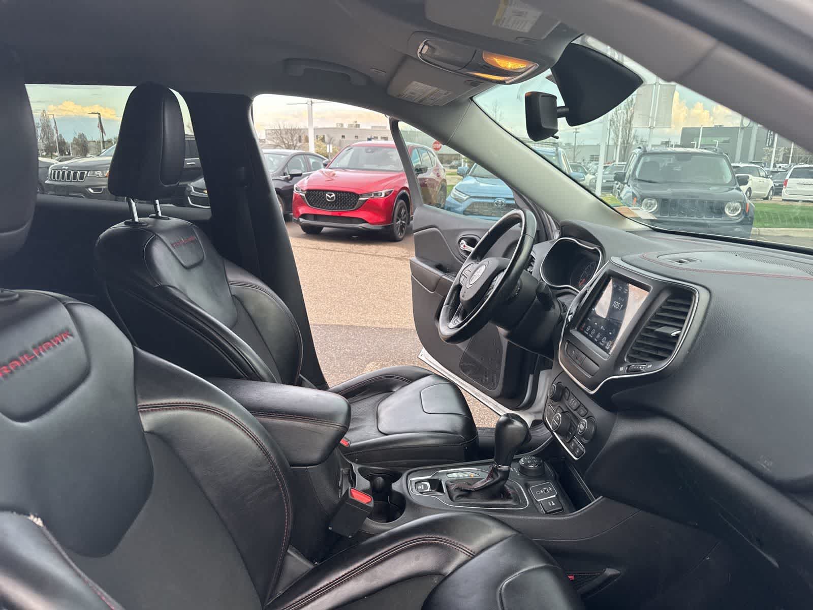 Thumbnail: 2019 Jeep Cherokee - 25