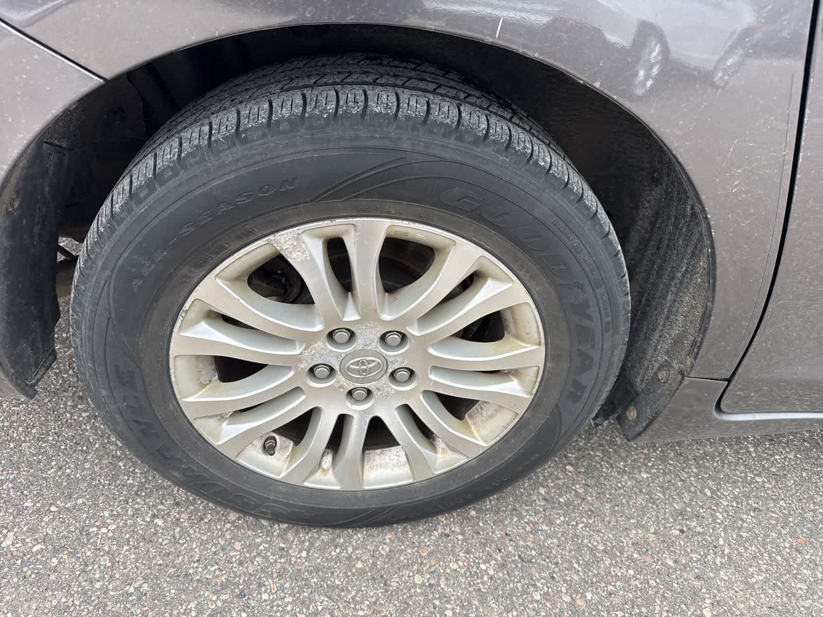 Thumbnail: 2013 Toyota Sienna - 11