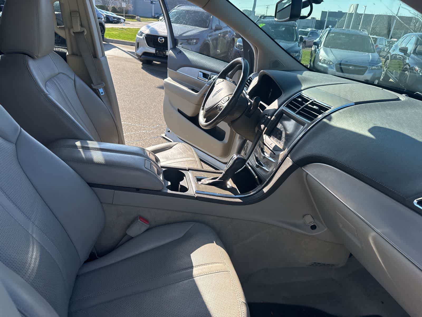 Thumbnail: 2011 Lincoln MKX - 24