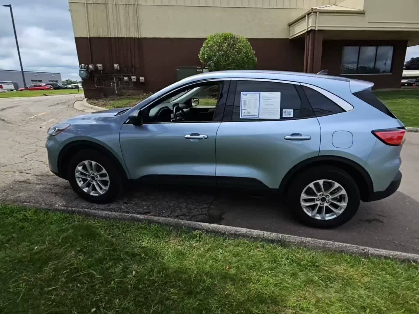 Thumbnail: 2022 Ford Escape - 3