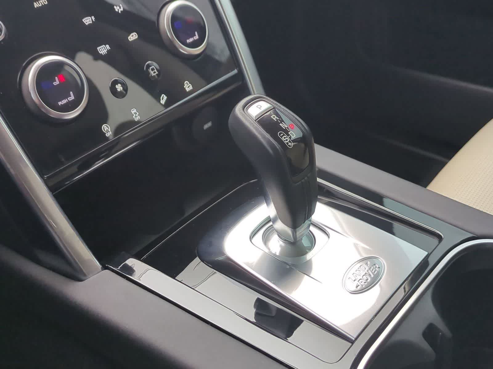 Thumbnail: 2020 Land Rover Discovery Sport - 32