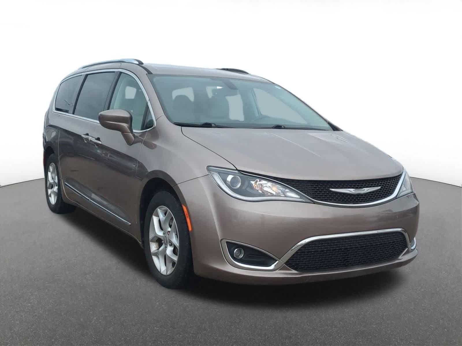 Thumbnail: 2018 Chrysler Pacifica - 8