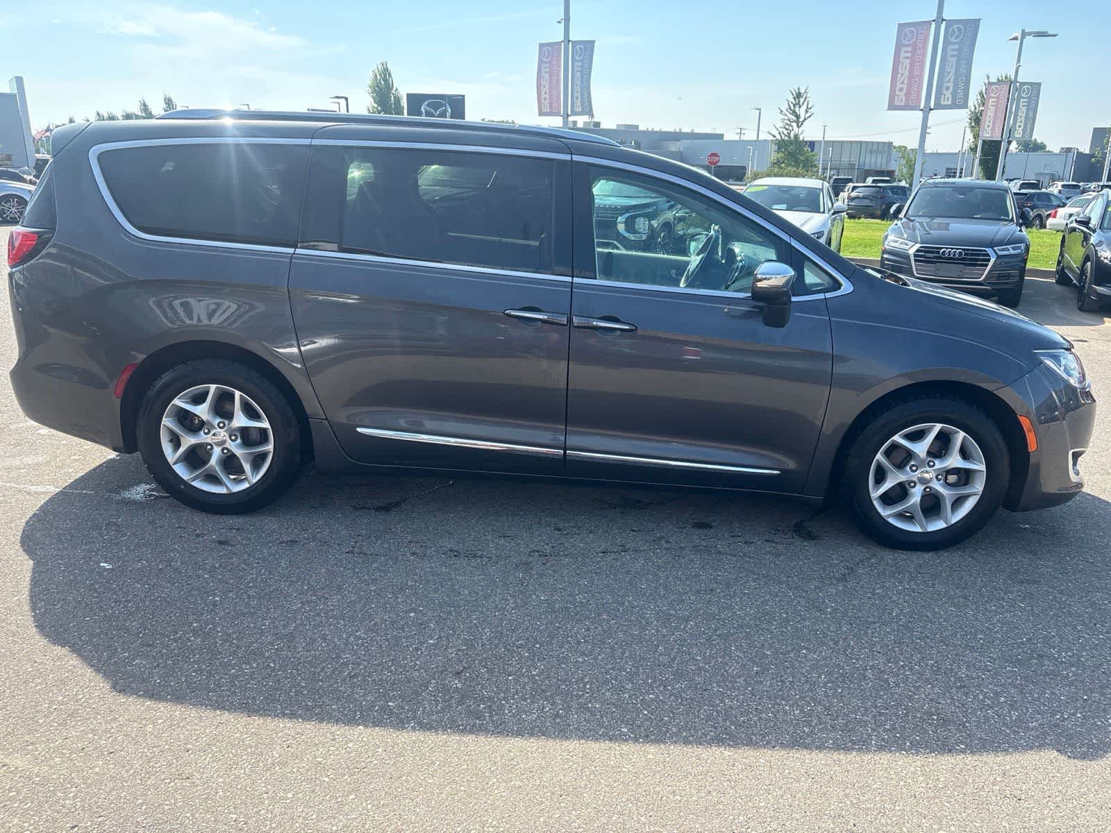 Thumbnail: 2019 Chrysler Pacifica - 4