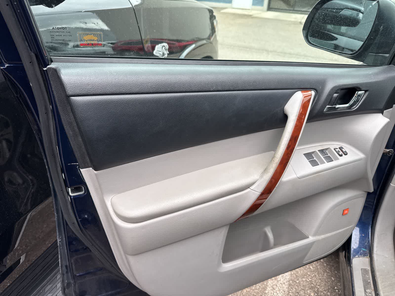 Thumbnail: 2013 Toyota Highlander - 12