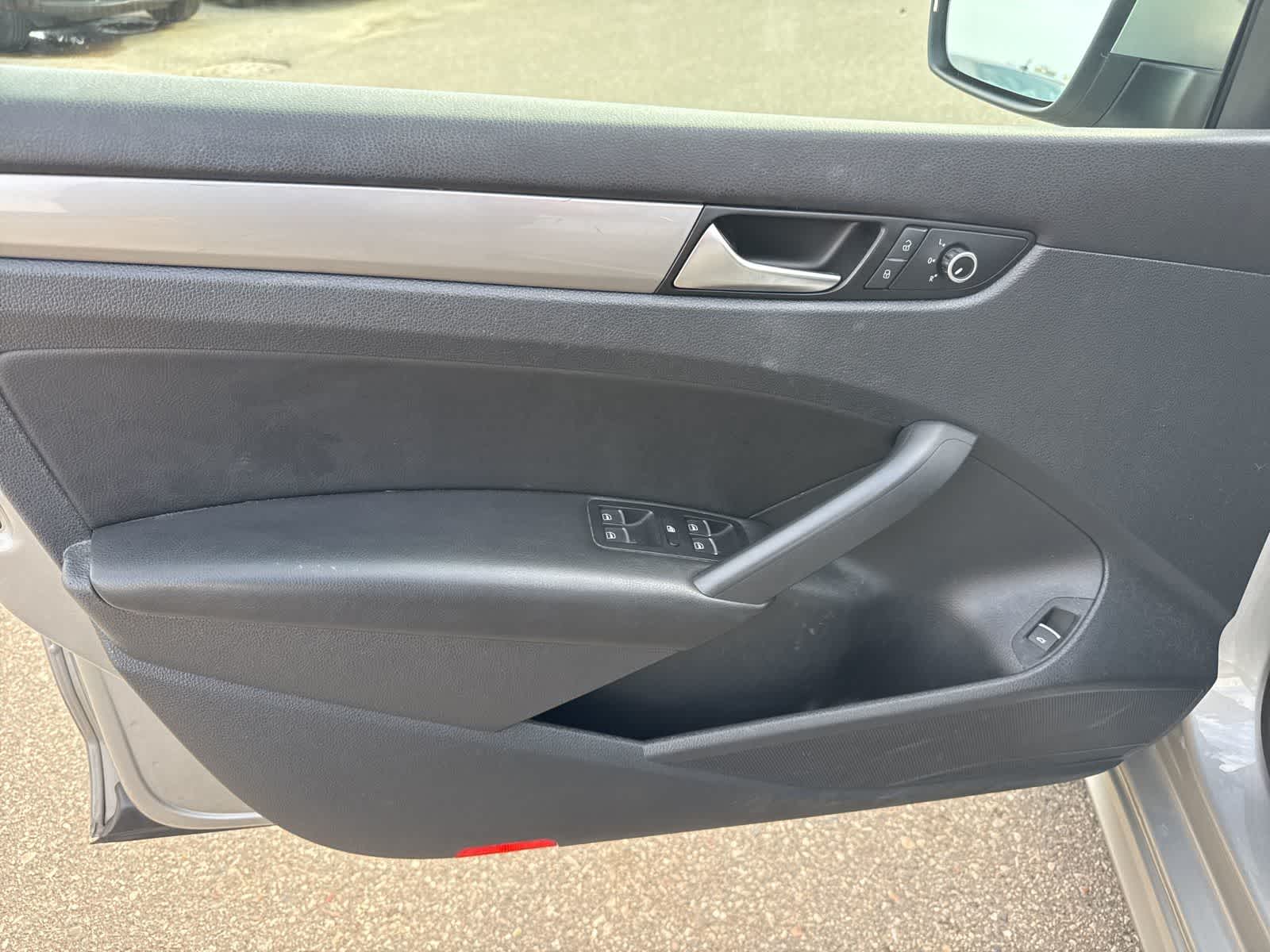 Thumbnail: 2013 Volkswagen Passat - 16